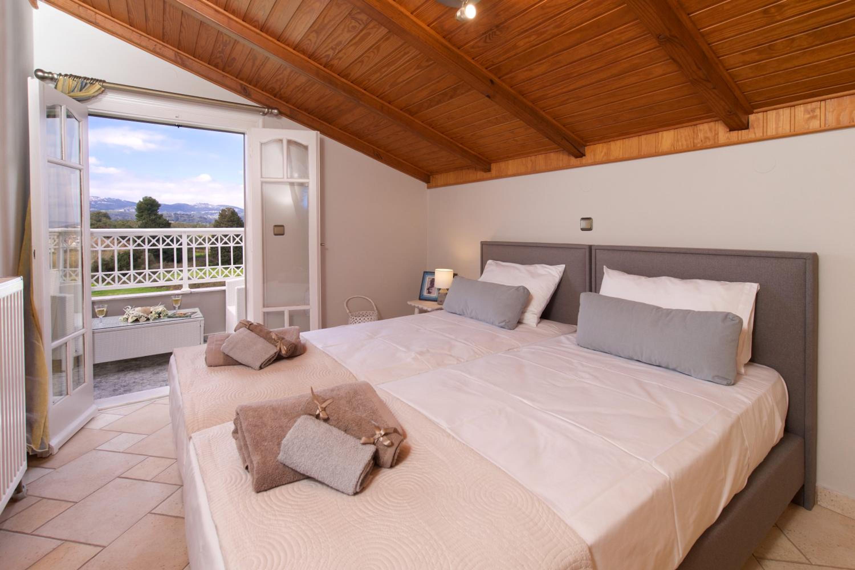 Apartment with Sea View - Photo 5