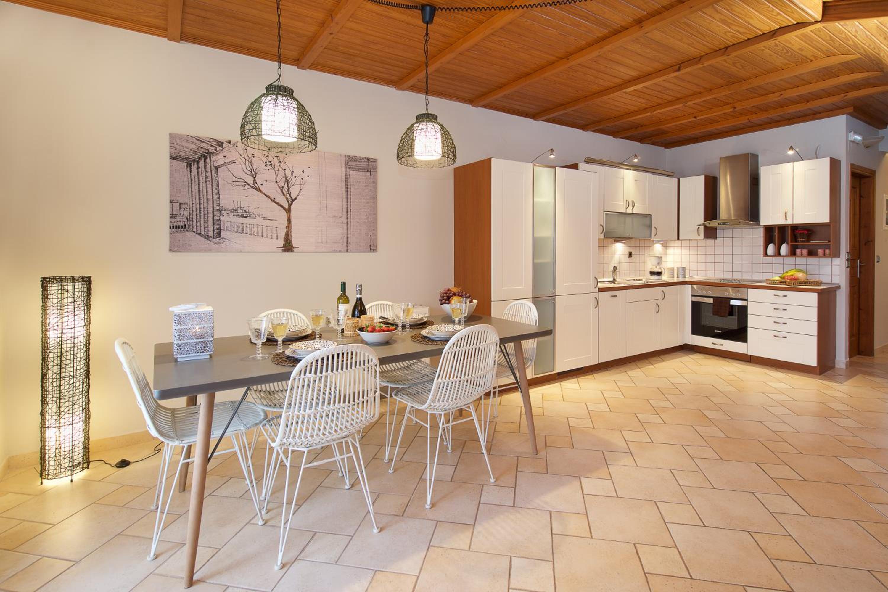 Apartment with Sea View - Photo 4