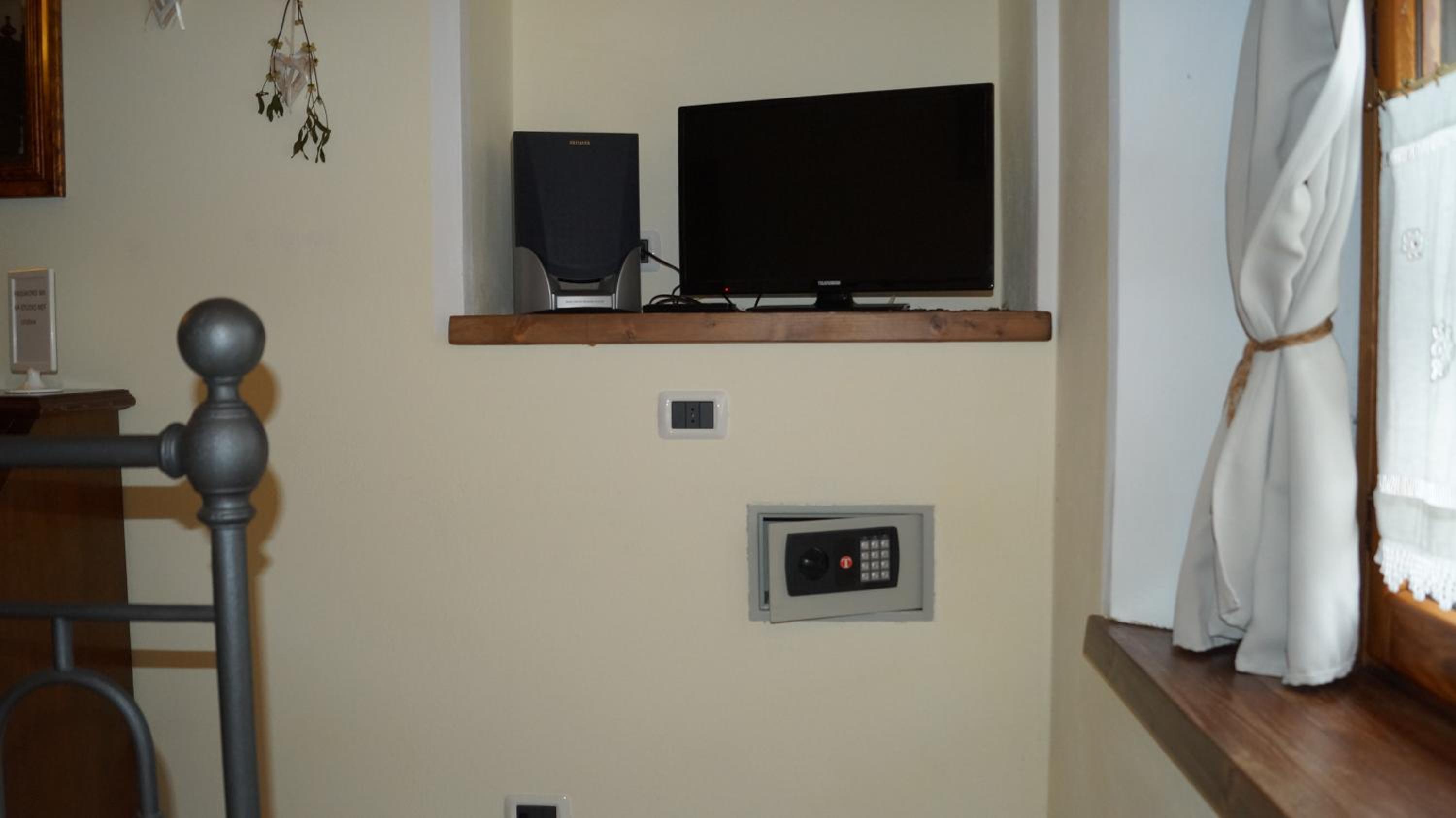 Large Double Room - Photo 2
