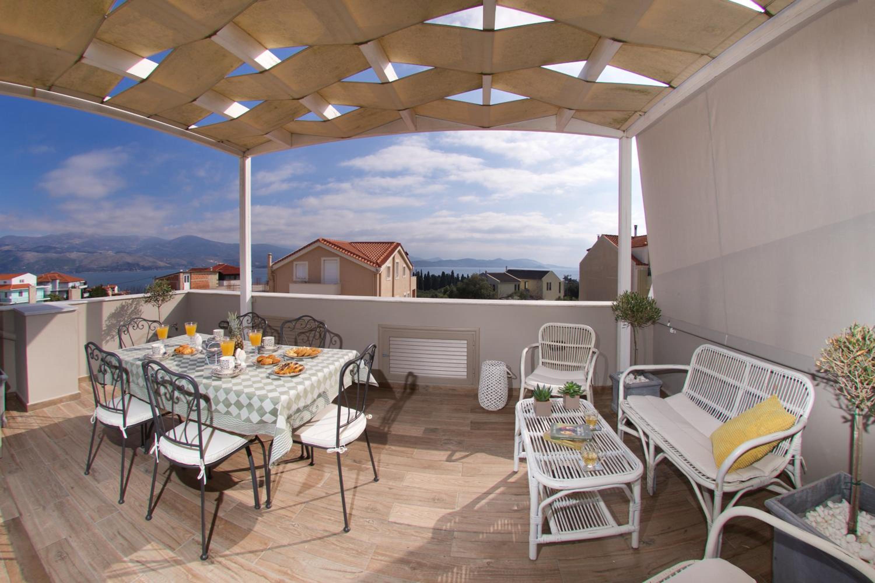 Apartment with Sea View - Photo 3