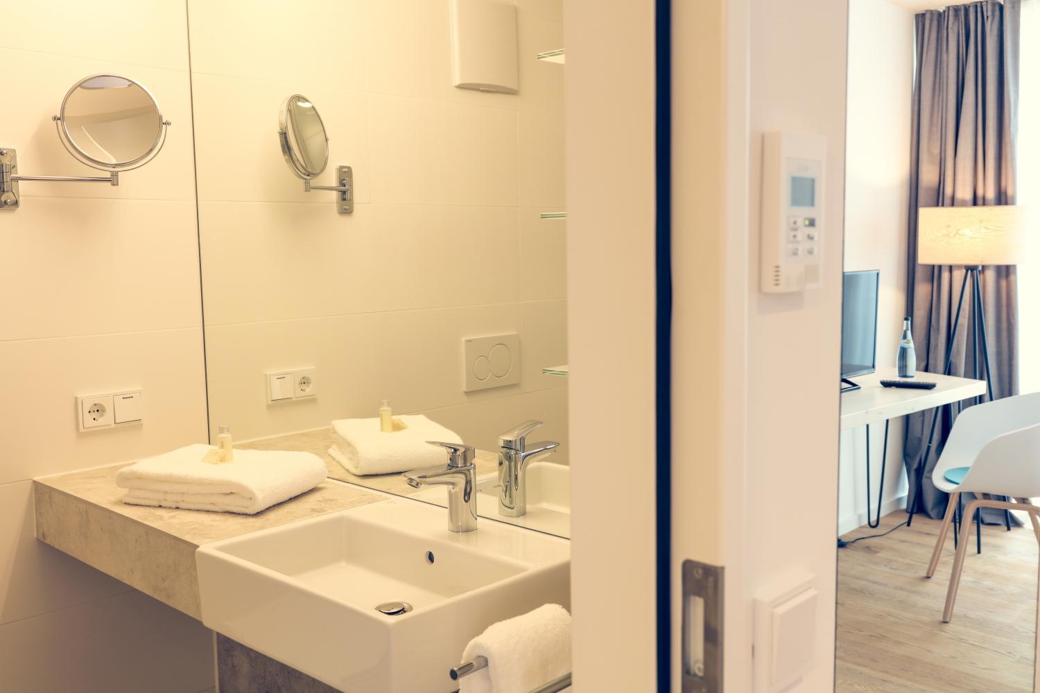 Standard Double Room - Photo 18