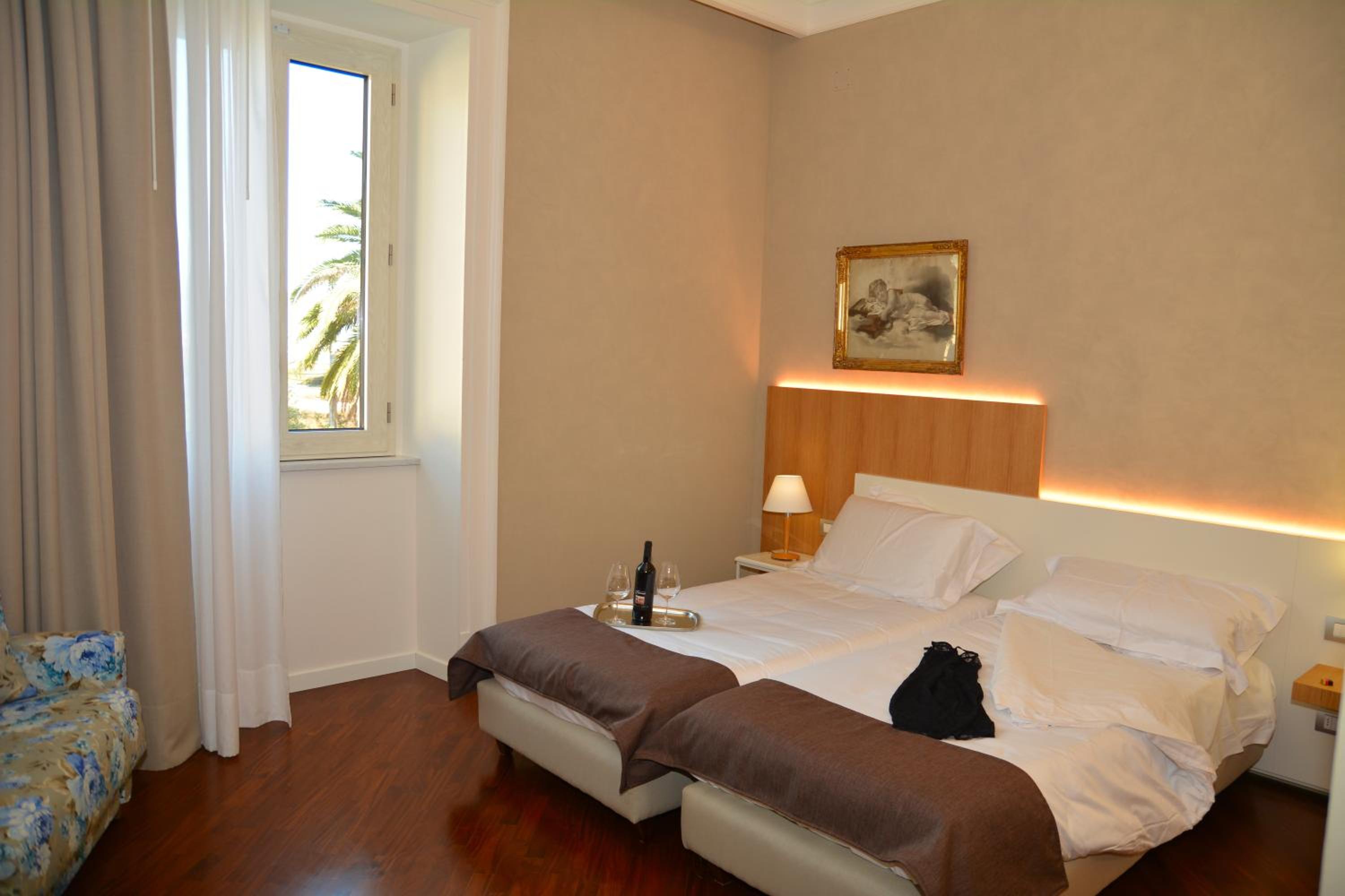 Double or Twin Room with Extra Bed - Photo 3