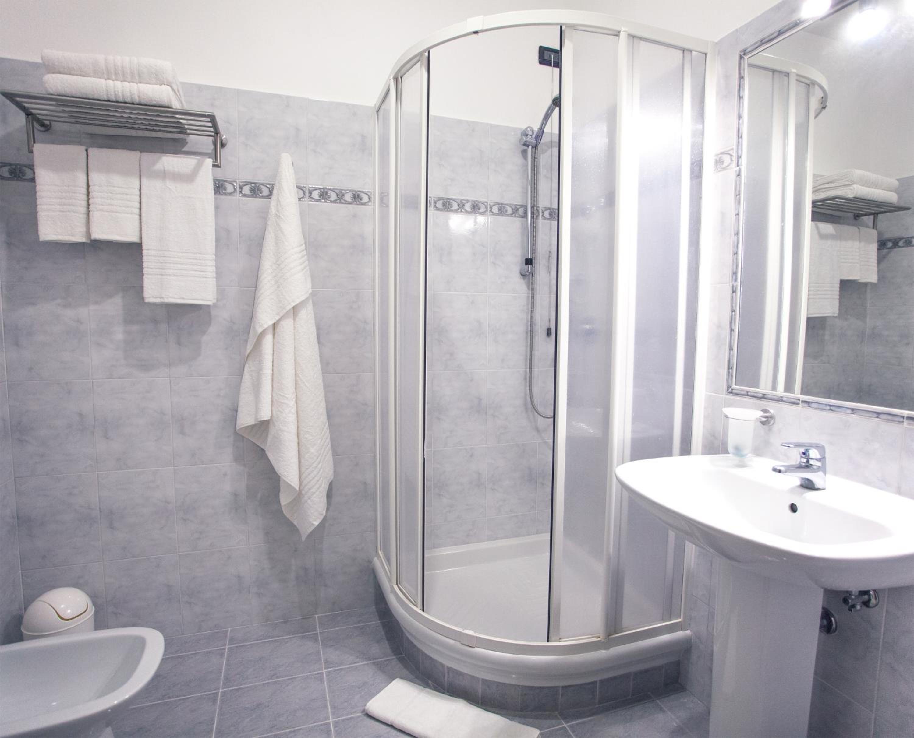 Double or Twin Room photo 3