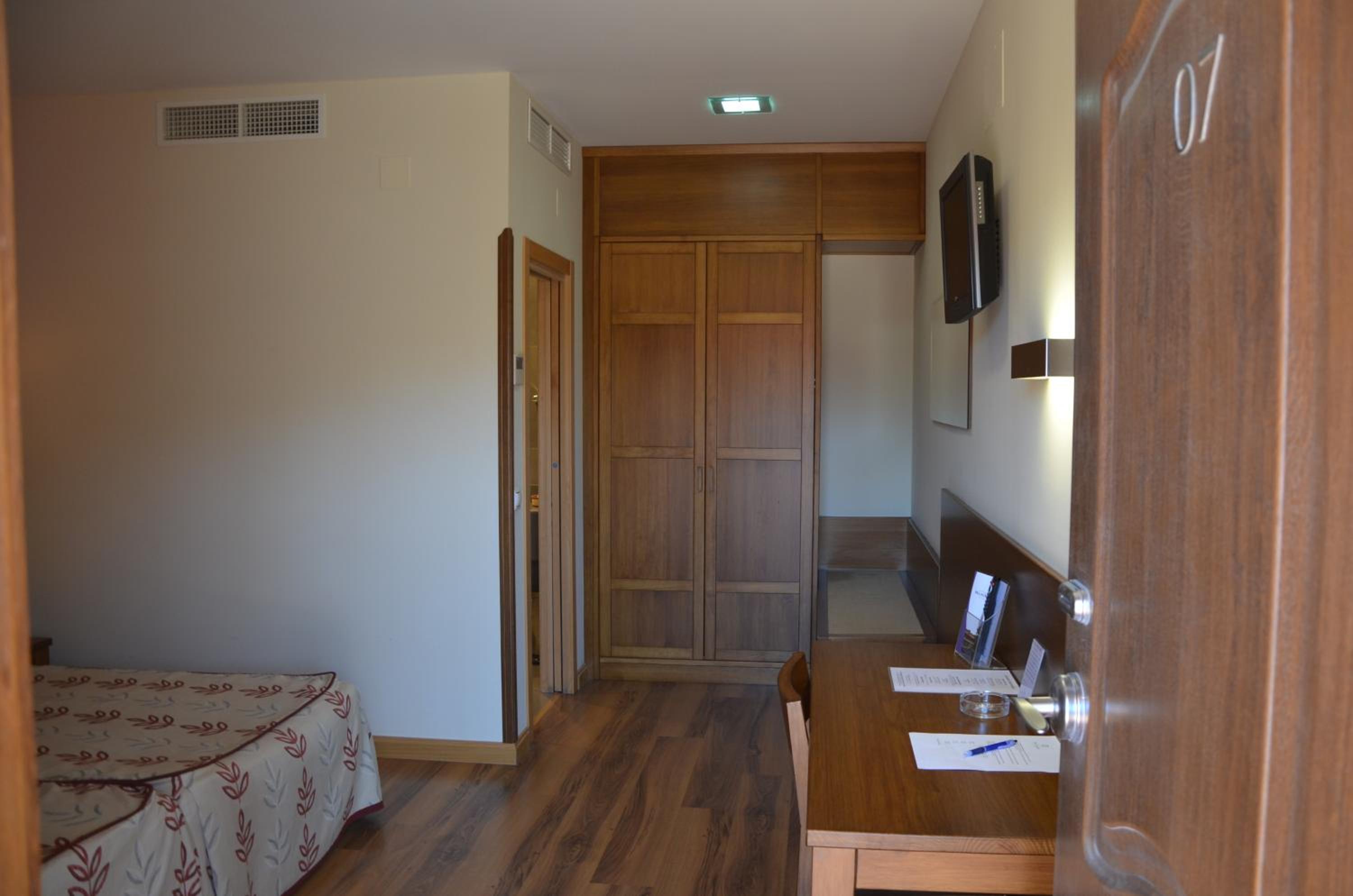 Twin Room - Photo 1