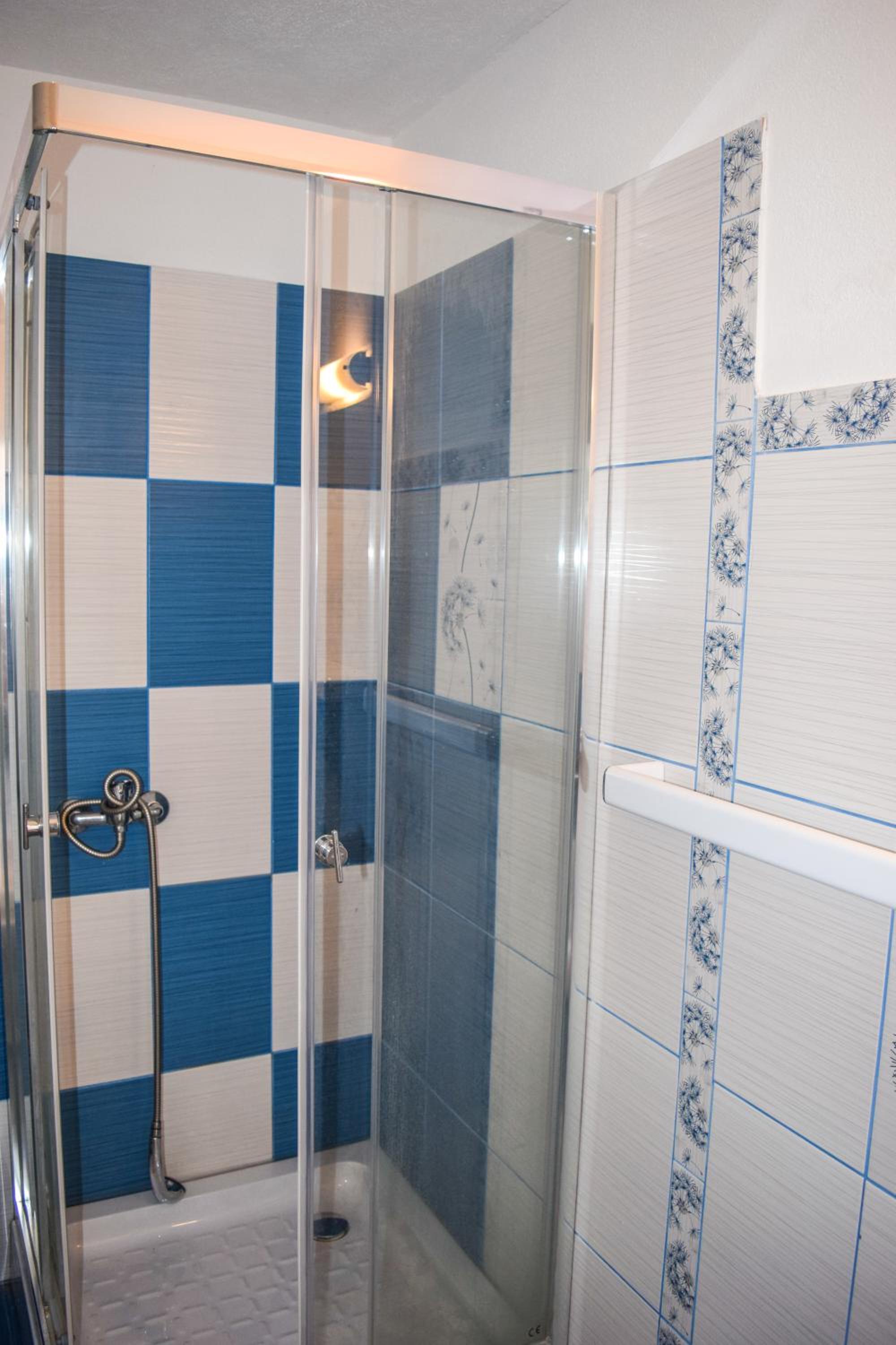 Standard Double Room - Photo 25