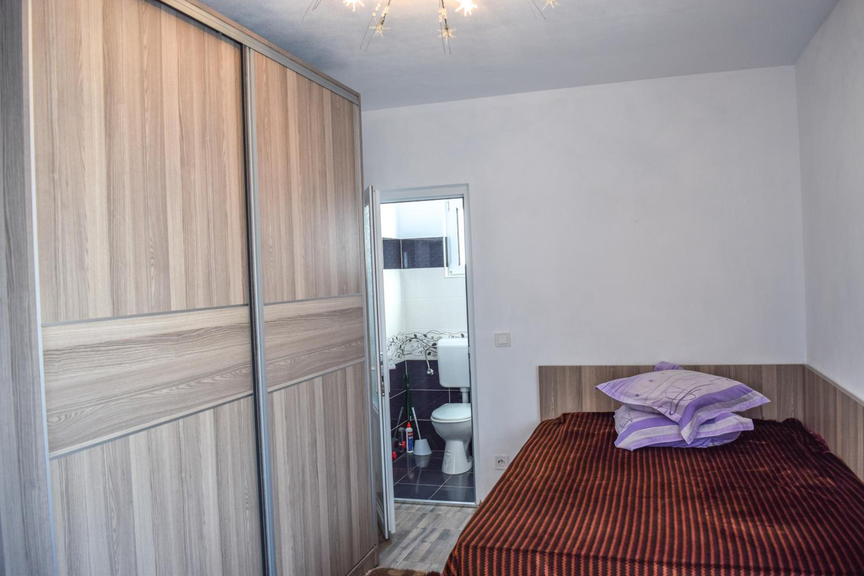 Standard Double Room - Photo 9