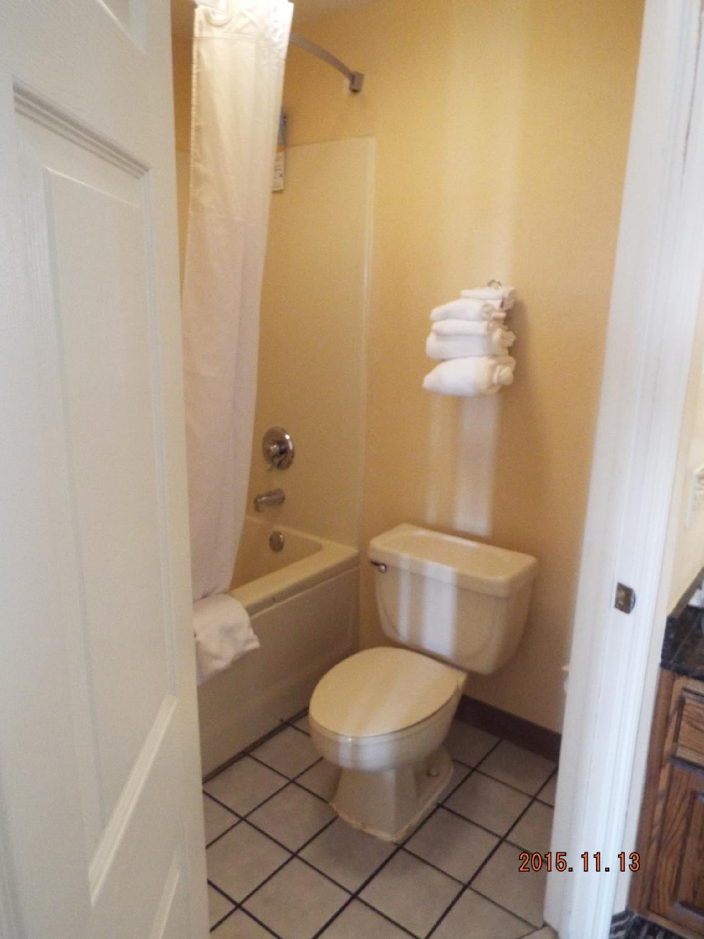 King Room - Non-Smoking - Photo 7