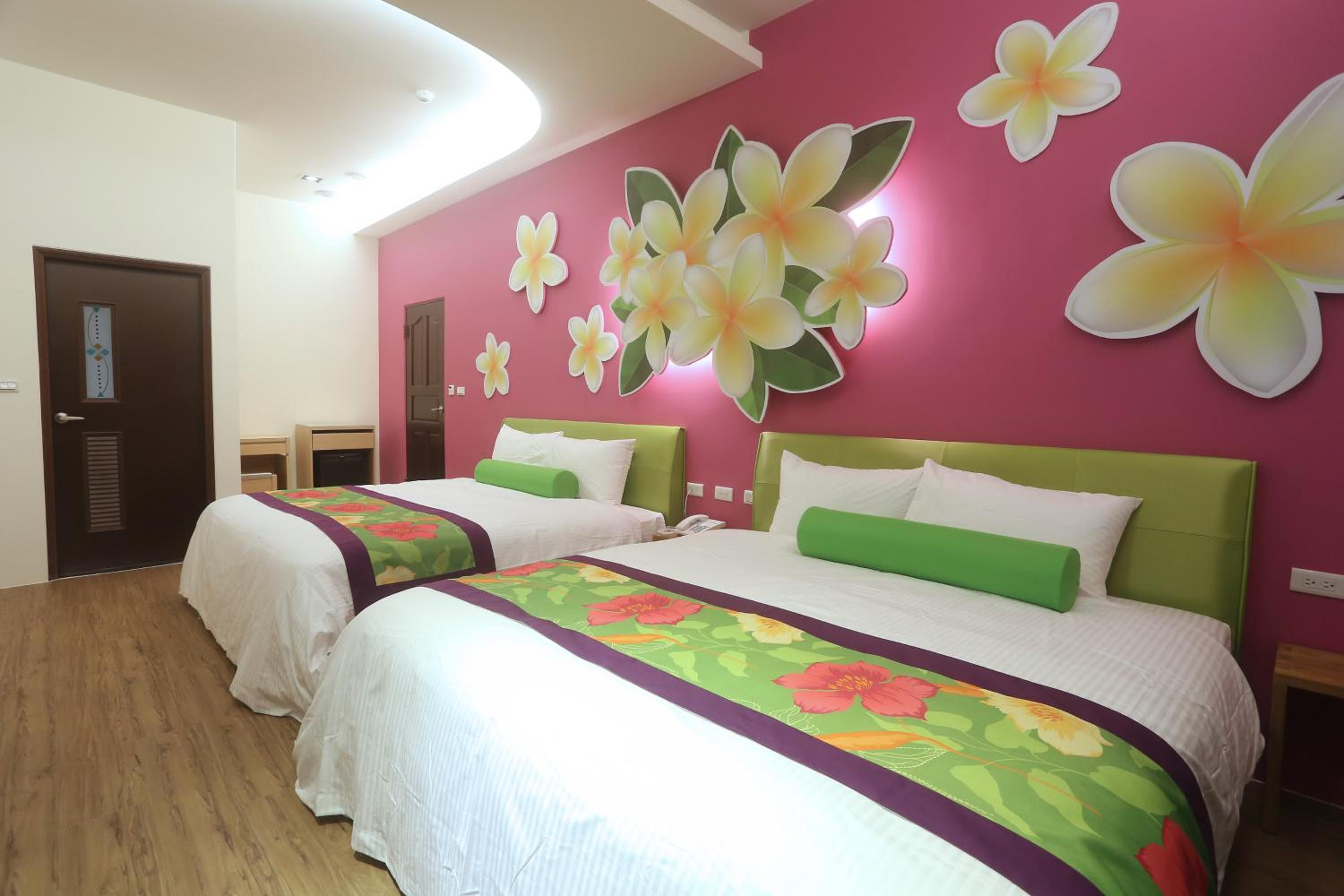 Deluxe Queen Room with Two Queen Beds photo 1