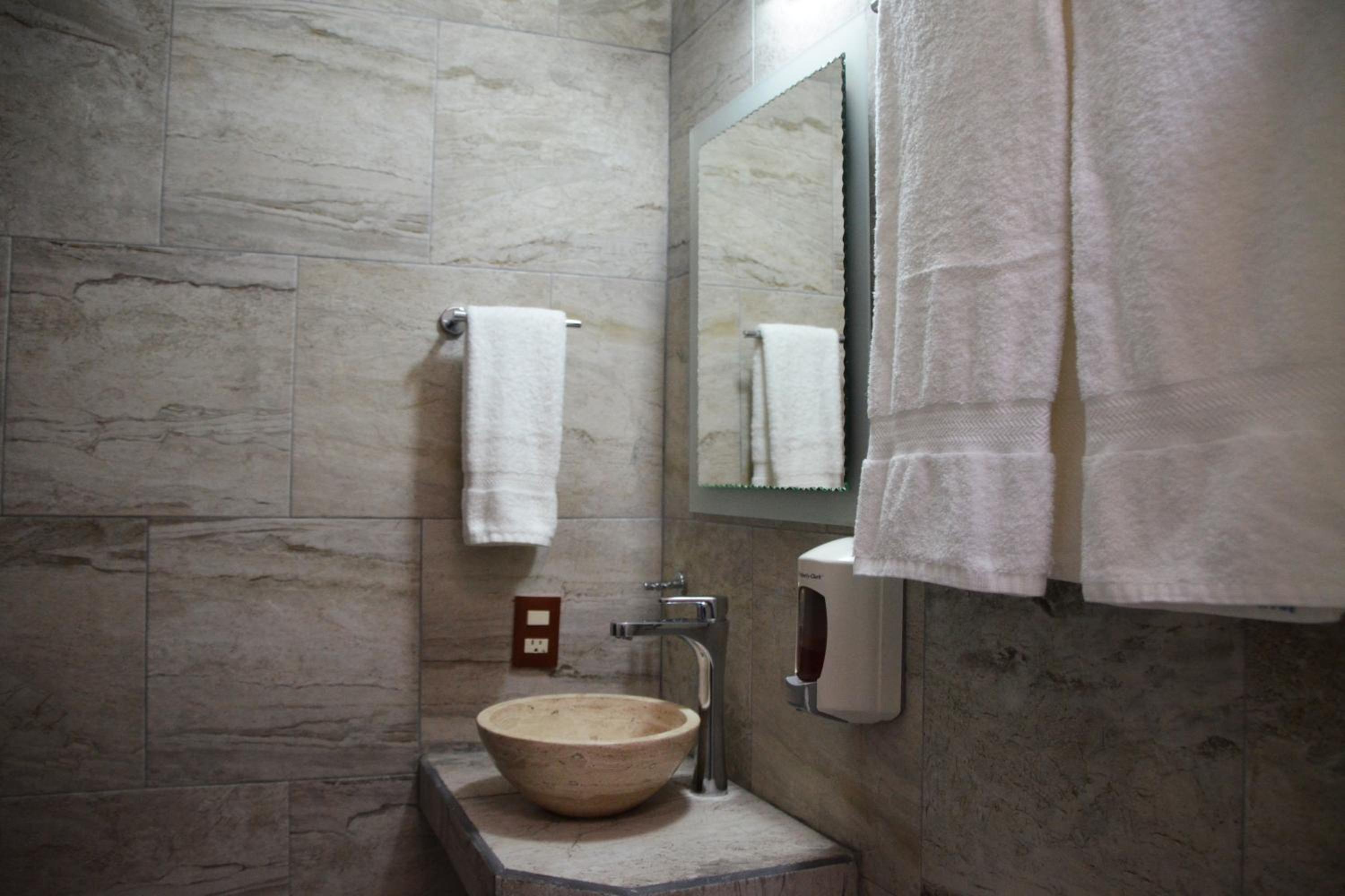 Standard Double Room - Photo 9
