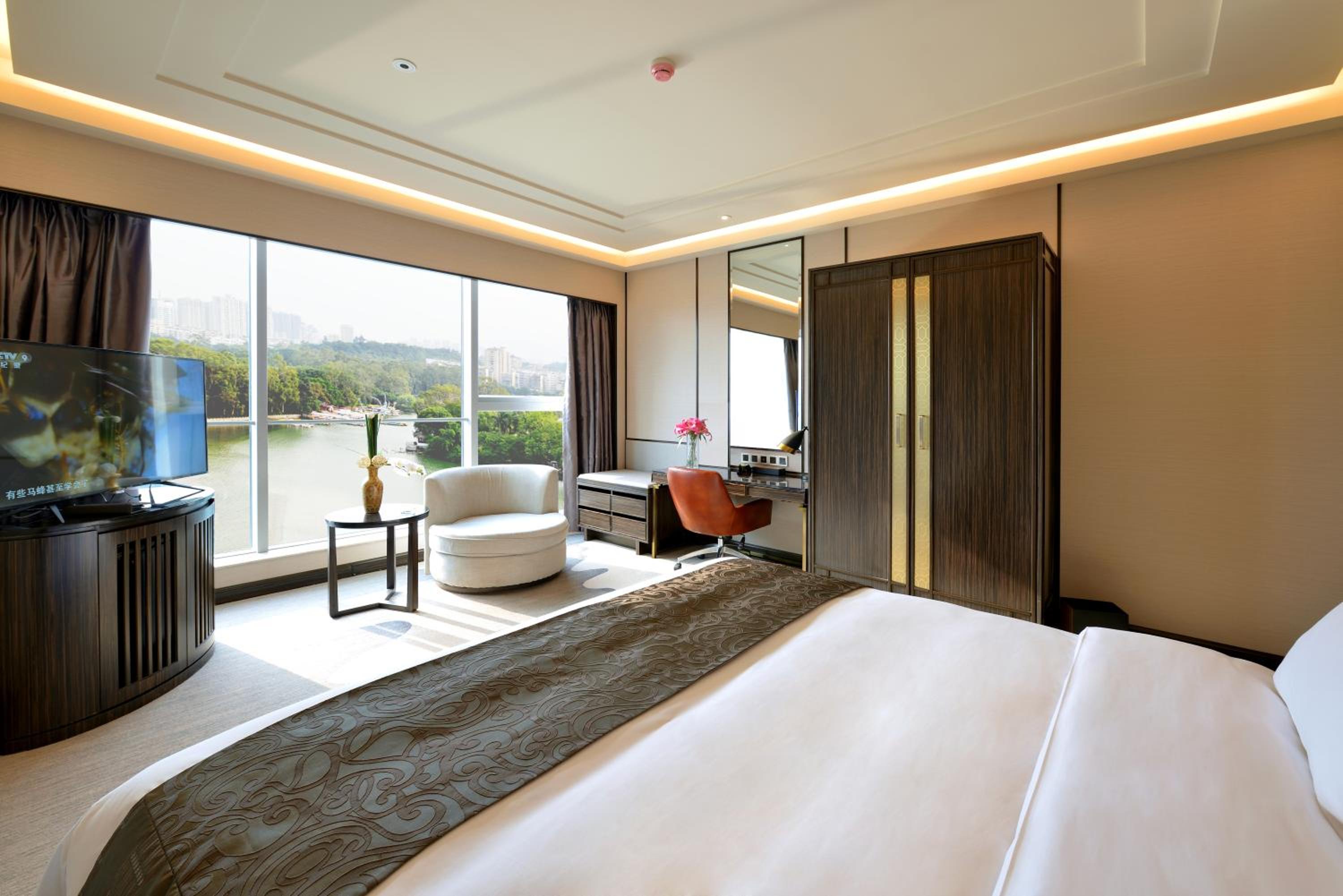 Executive Double Room with Lake View photo 2