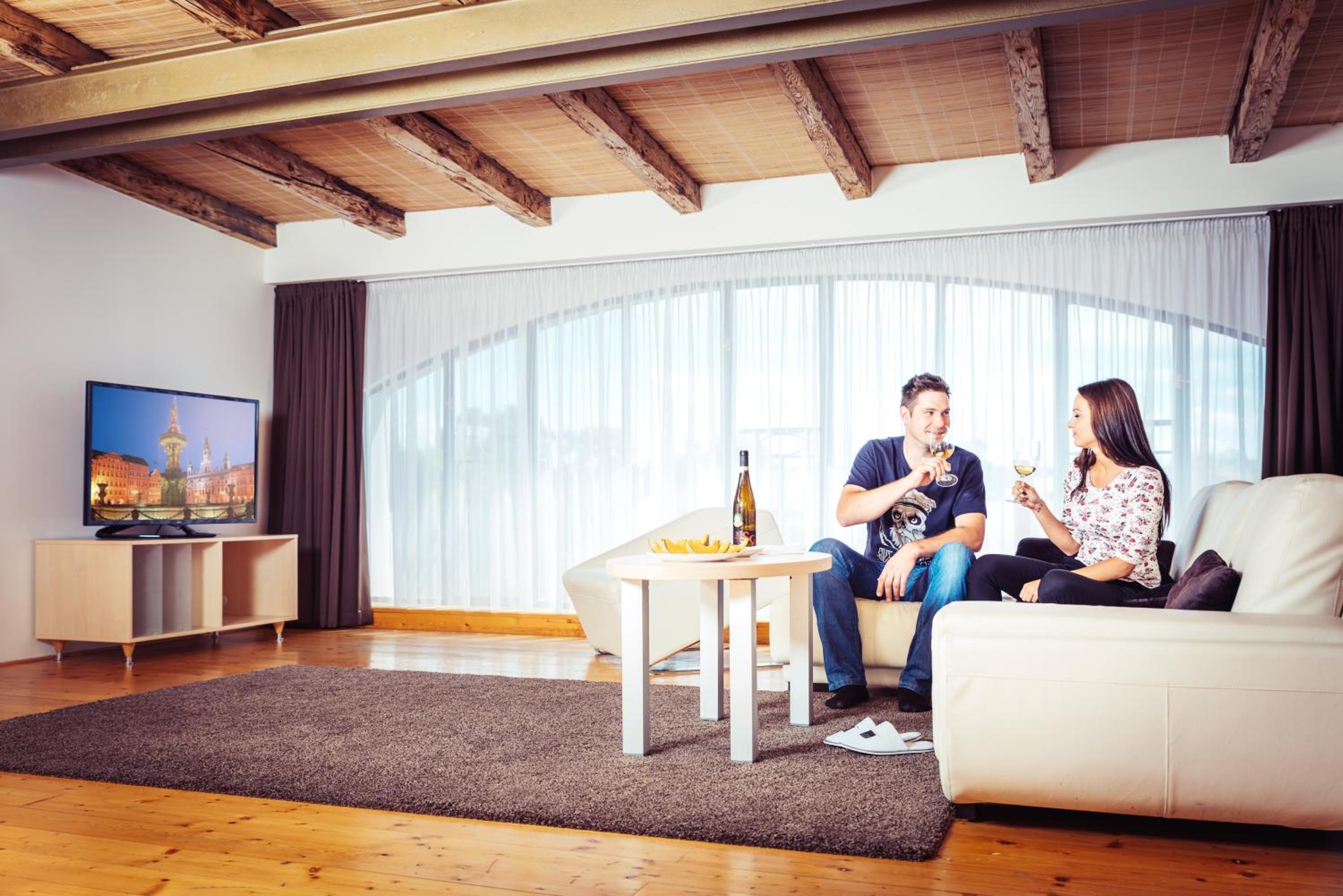 One-Bedroom Apartment with View and Terrace - Photo 3