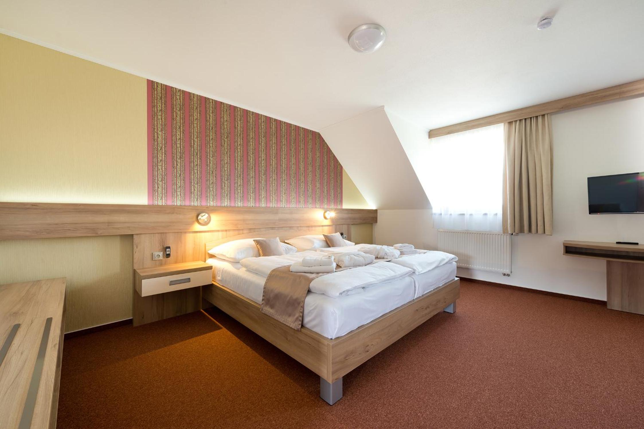 King Suite with Spa Bath photo 2