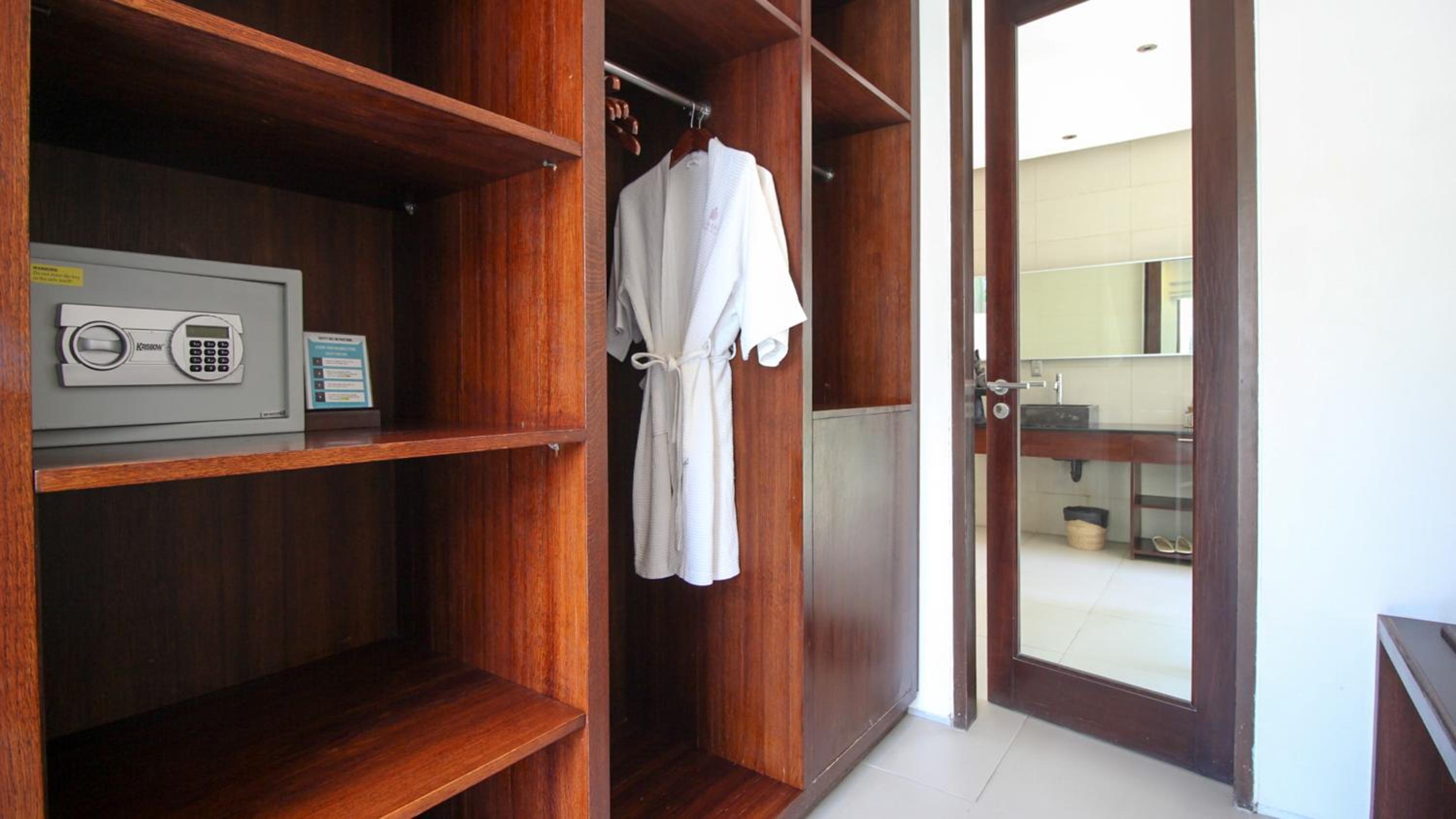 Two-Bedroom Villa with Private Pool - Photo 11