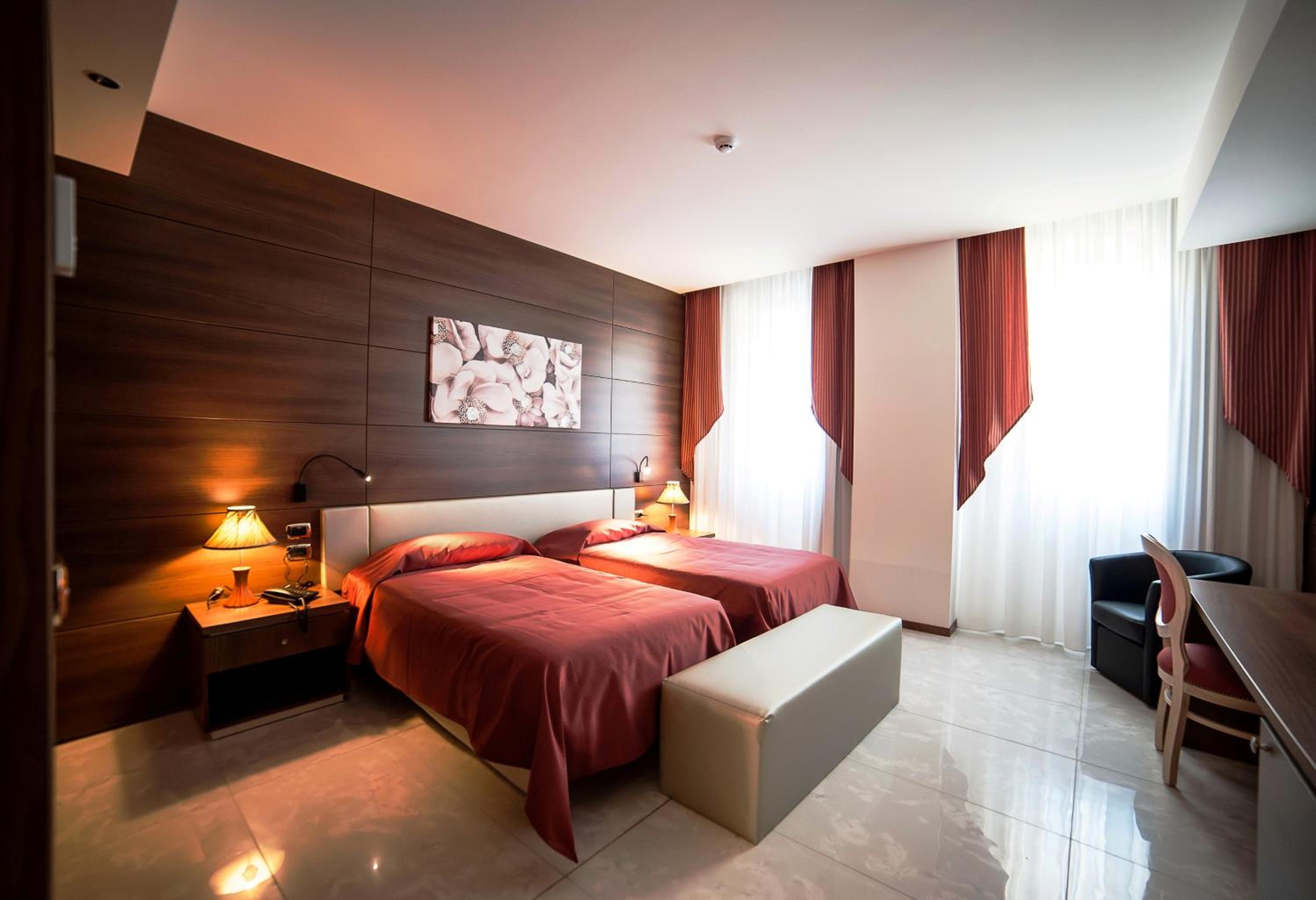 Twin Room with Private Bathroom photo 1