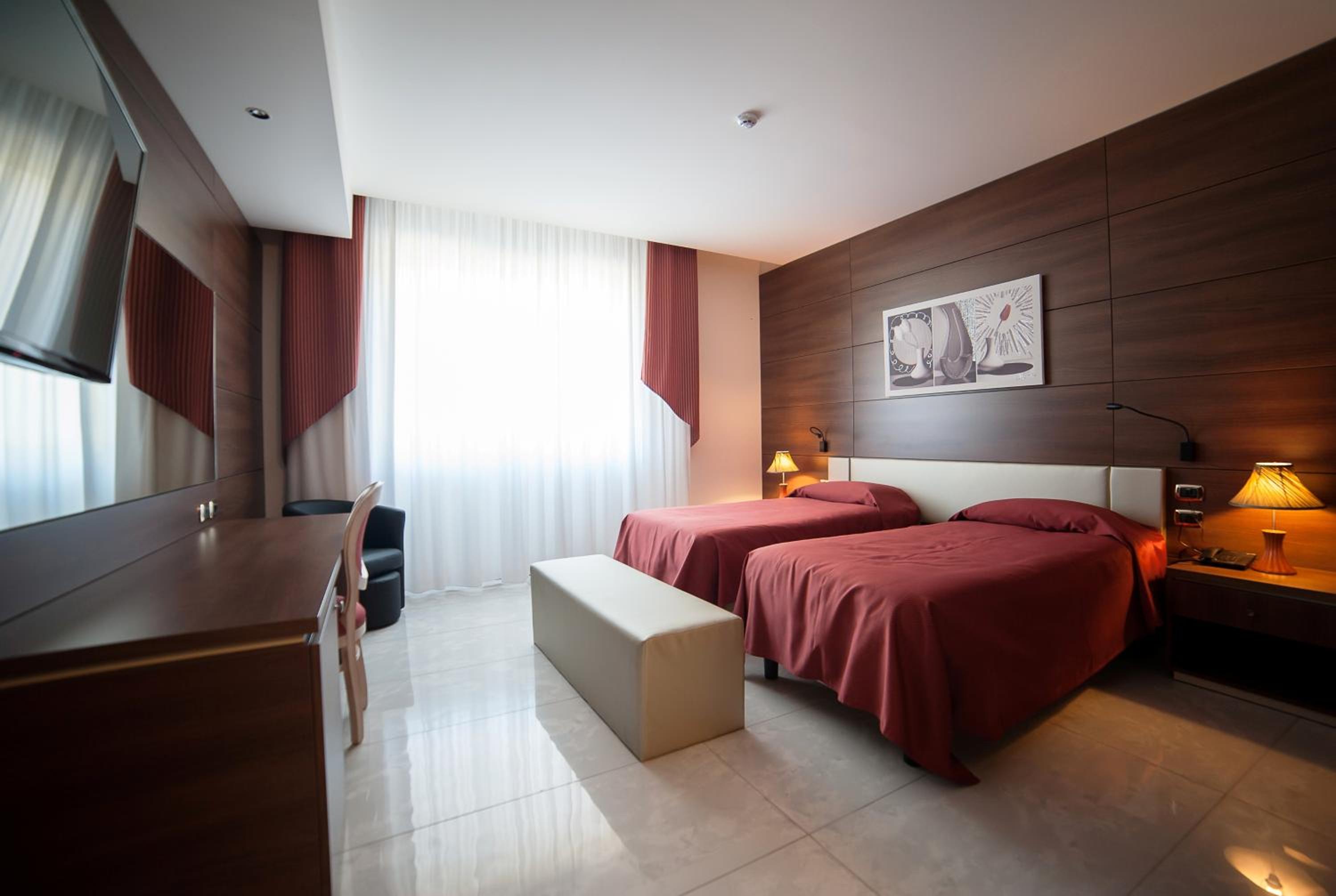 Twin Room with Private Bathroom photo 2