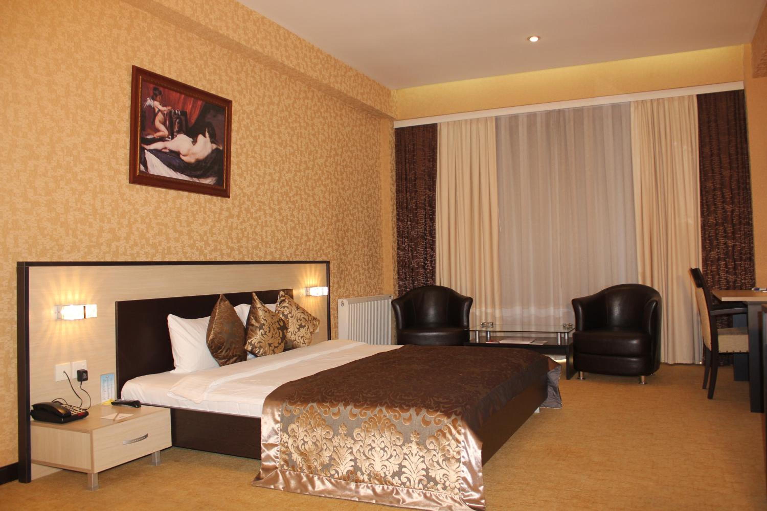 Business Double Room - Smoking - Photo 13