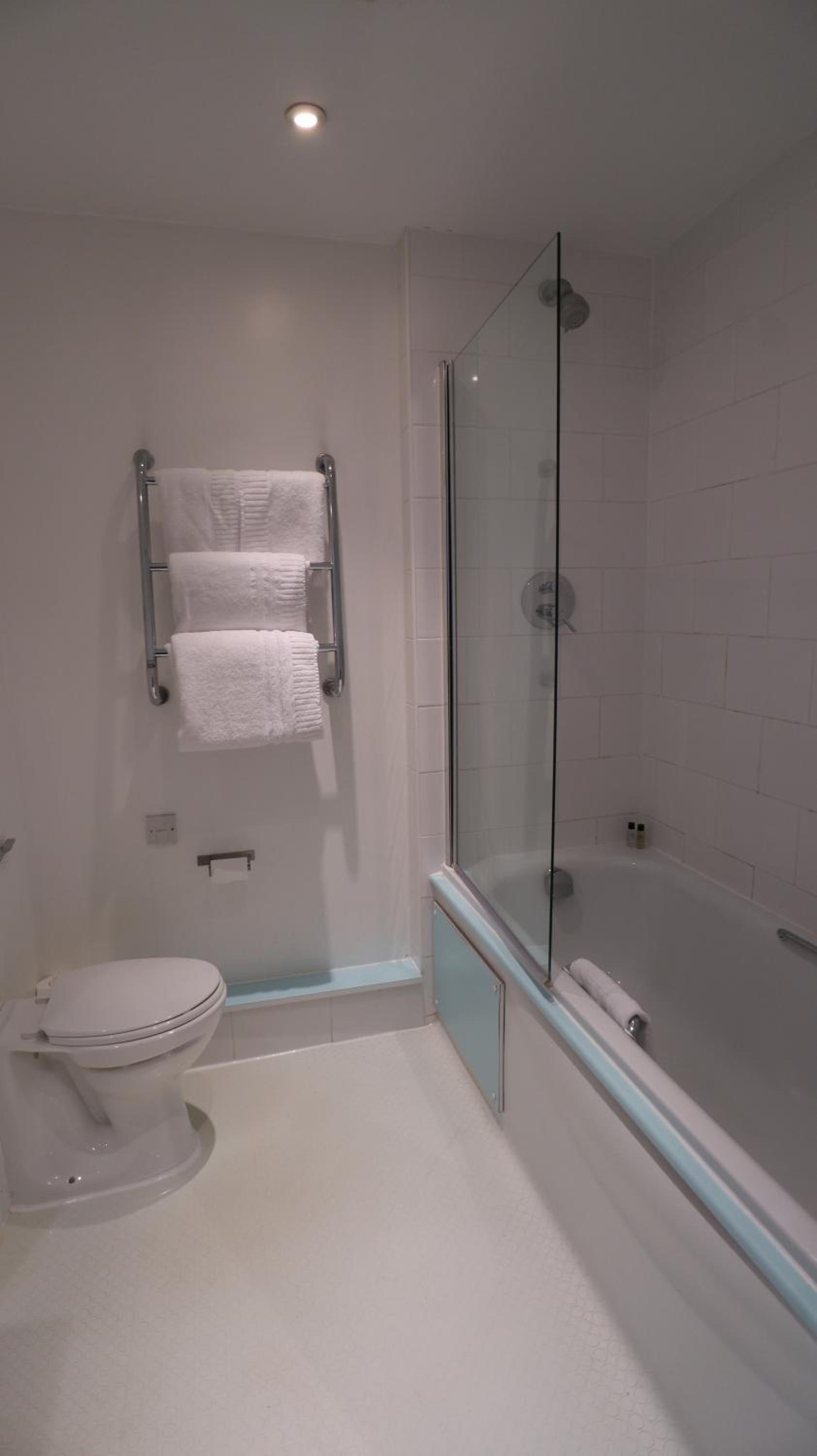 Standard Twin Room - Photo 8