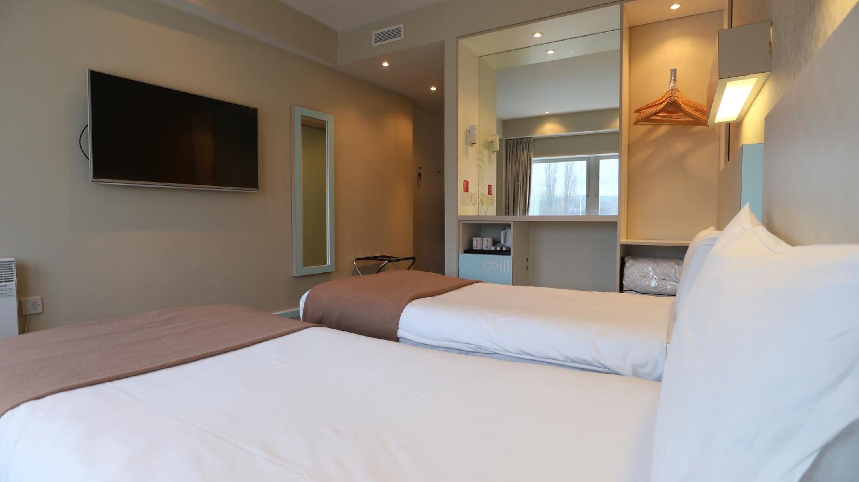 Standard Twin Room - Photo 6