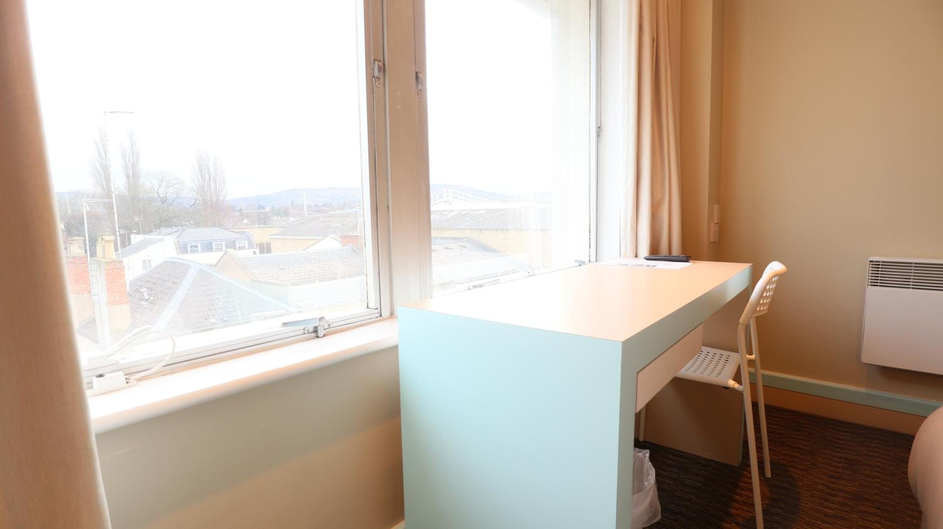 Standard Twin Room - Photo 4