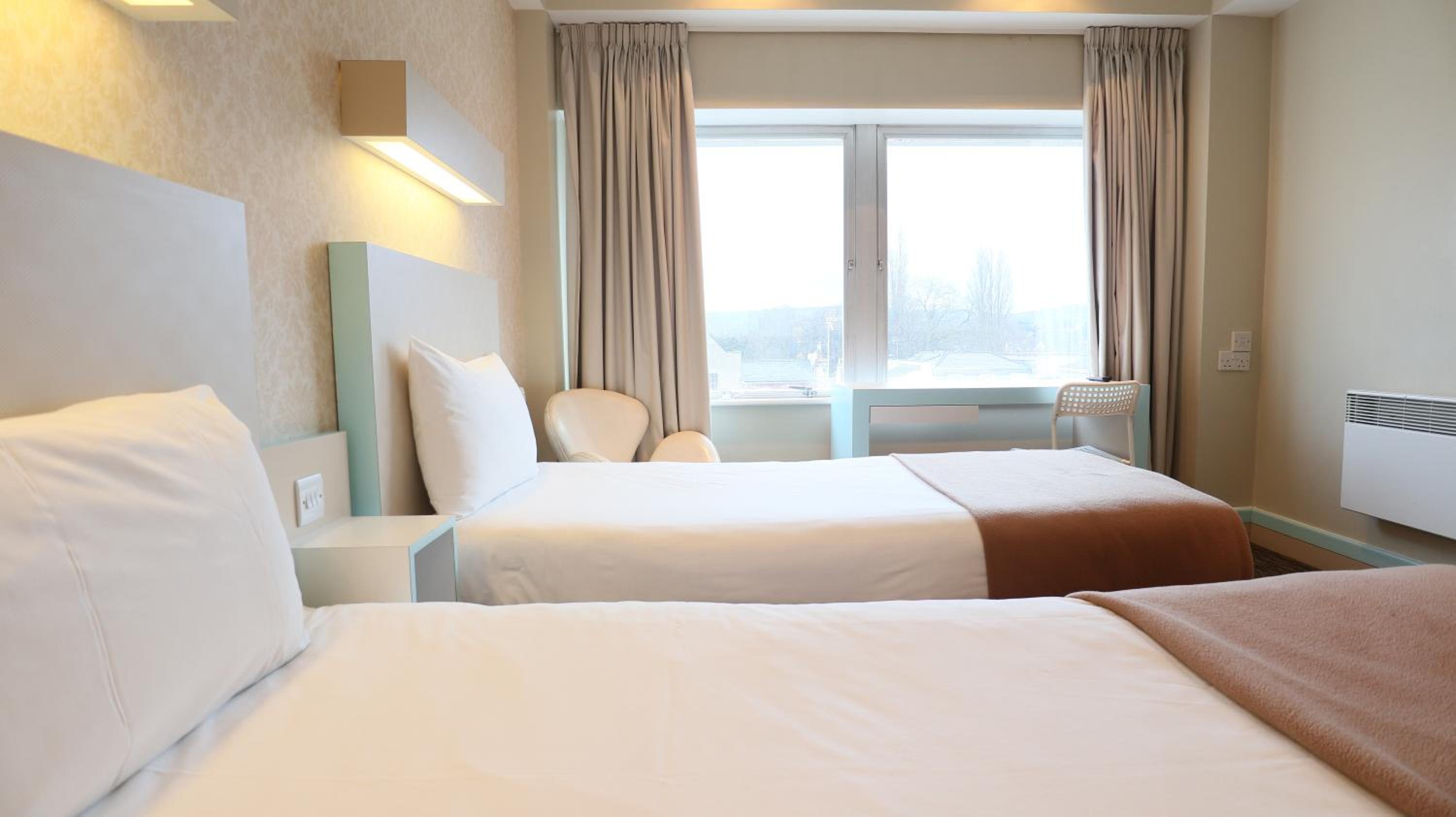 Standard Twin Room - Photo 3