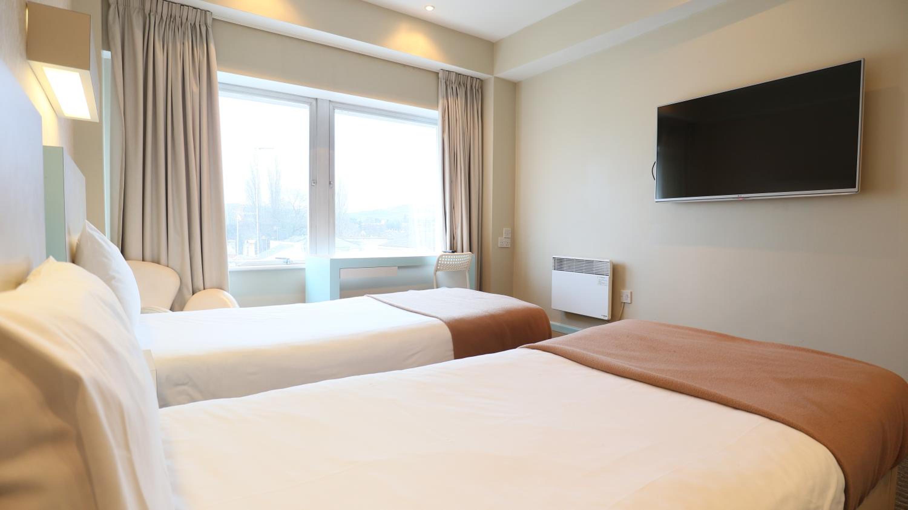 Standard Twin Room - Photo 7