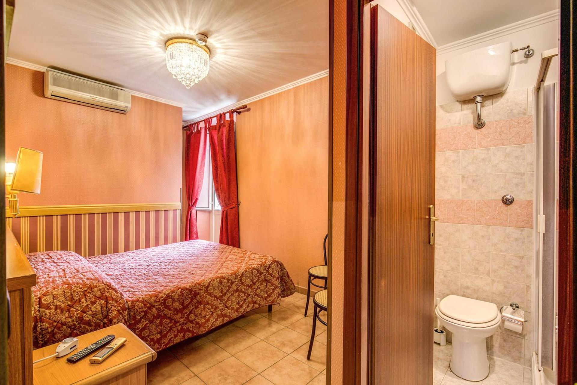 Standard Double Room photo 2