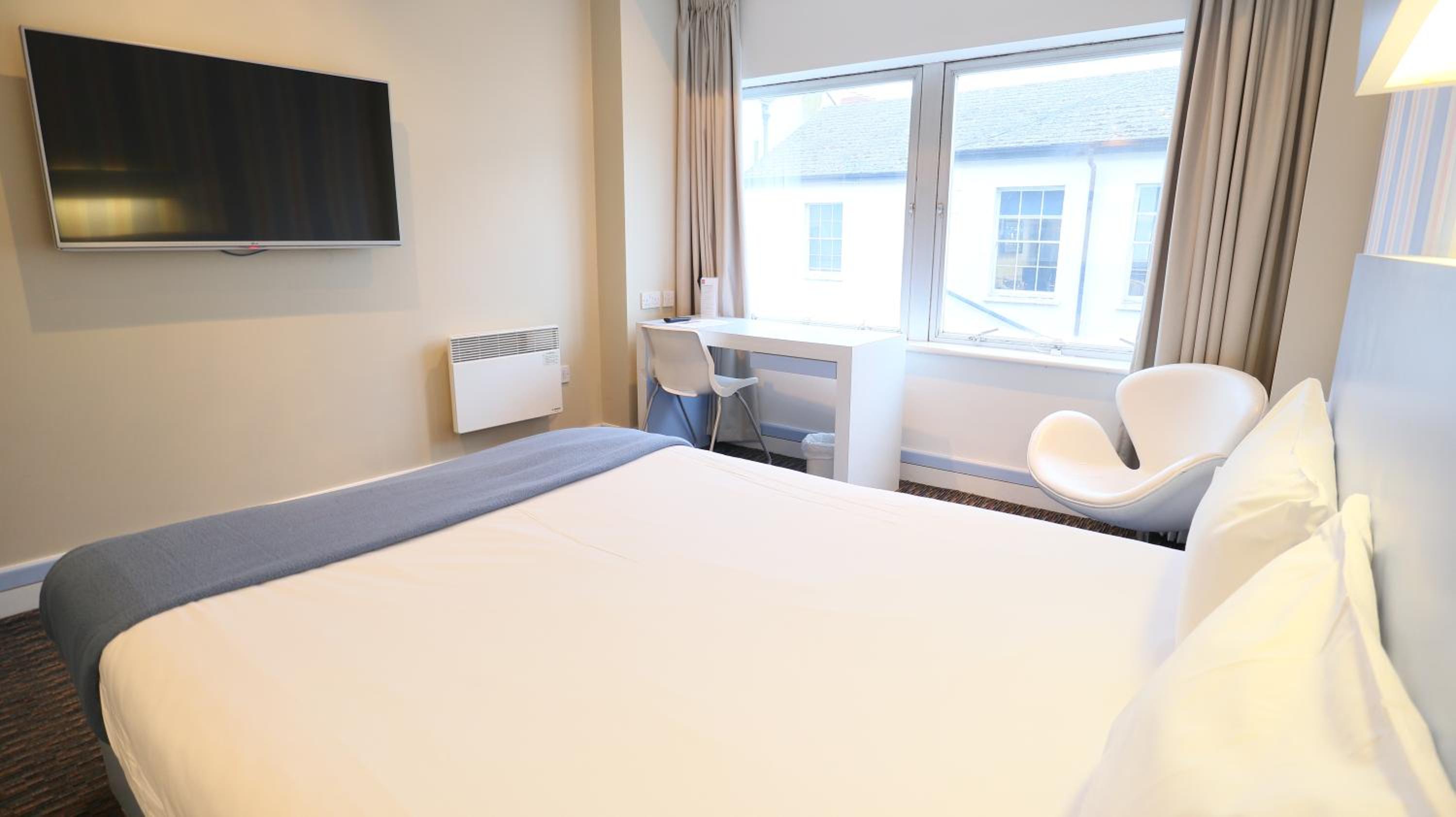 Standard Double Room - Photo 8