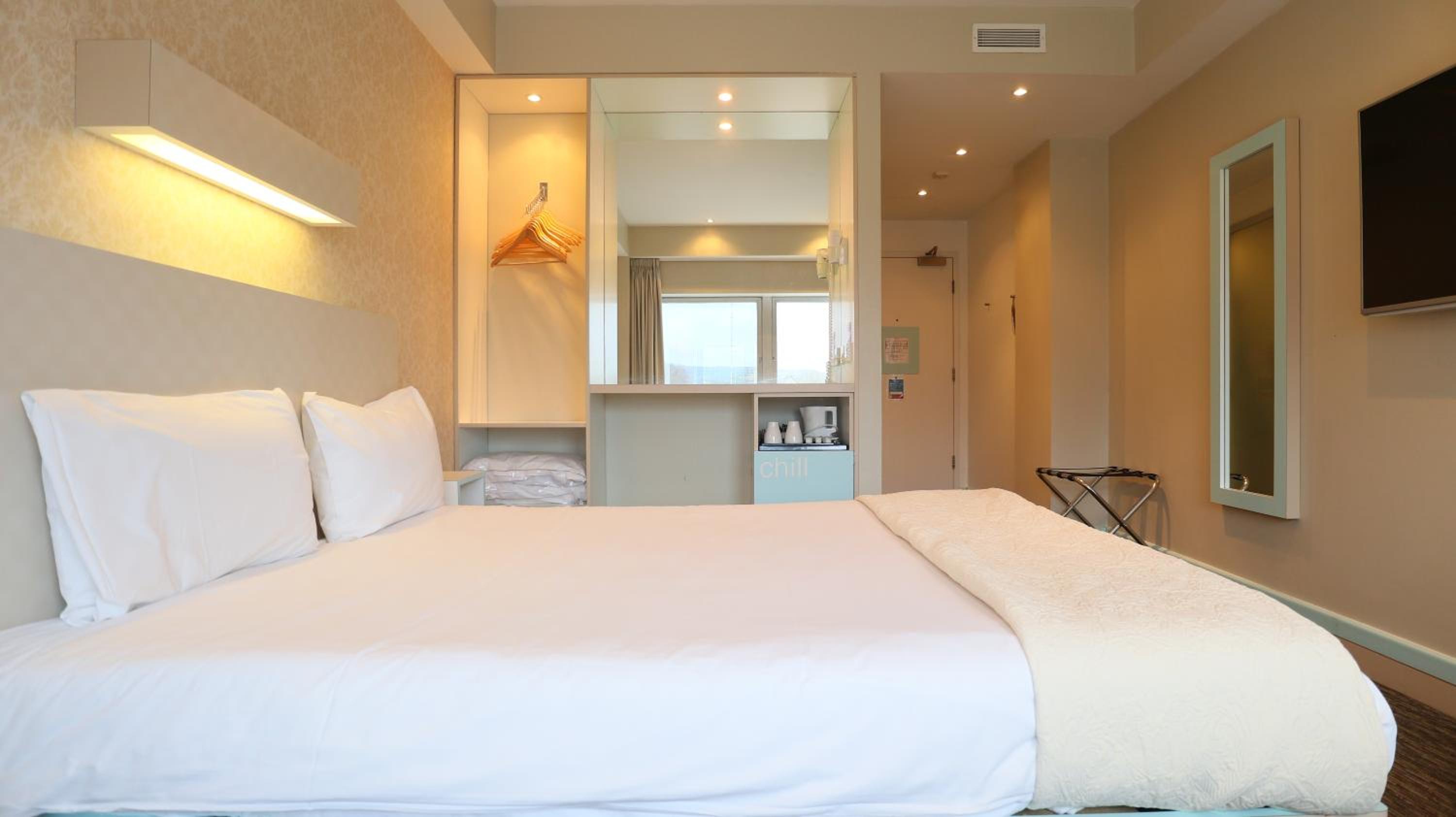 Standard Double Room - Photo 11