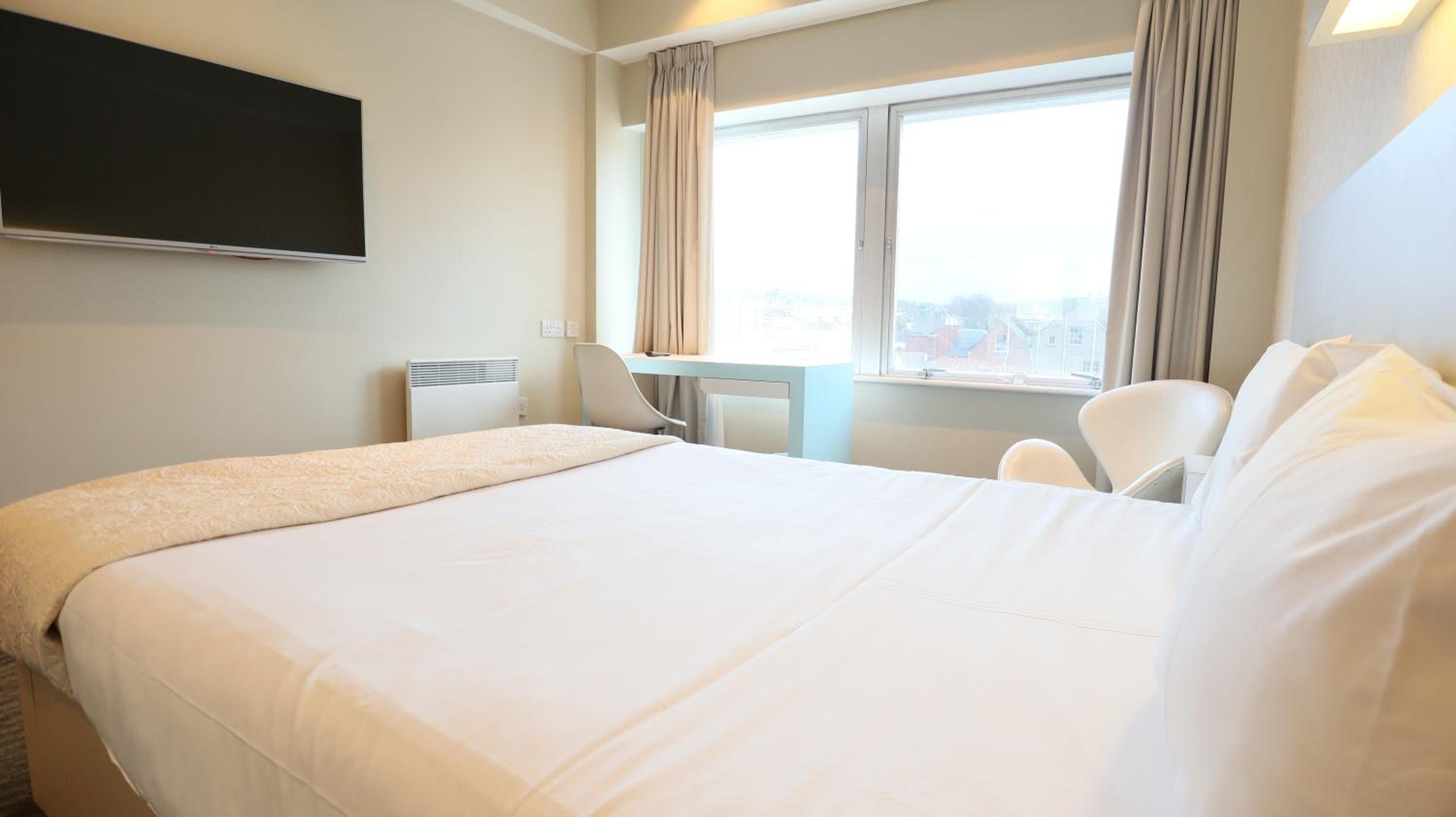 Standard Double Room - Photo 10