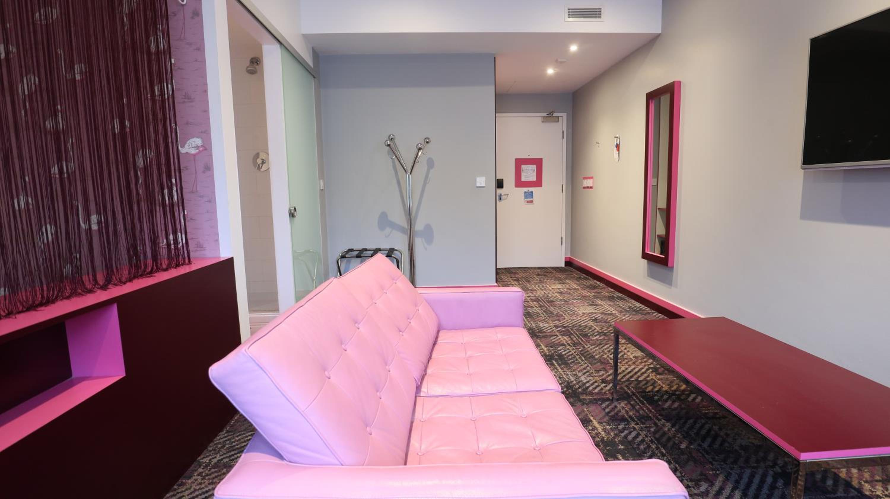 Executive Suite - Photo 9