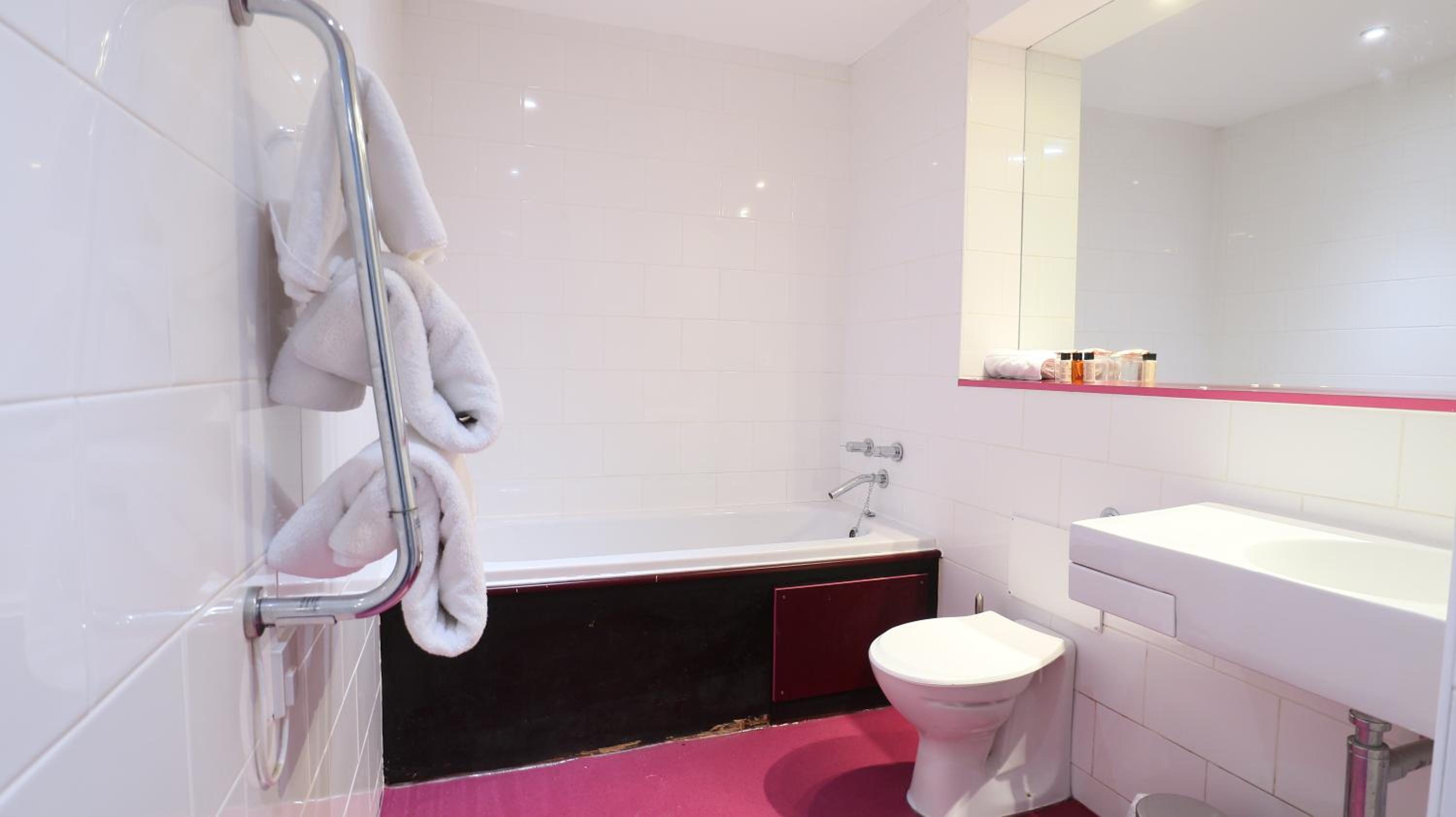 Executive Suite - Photo 10