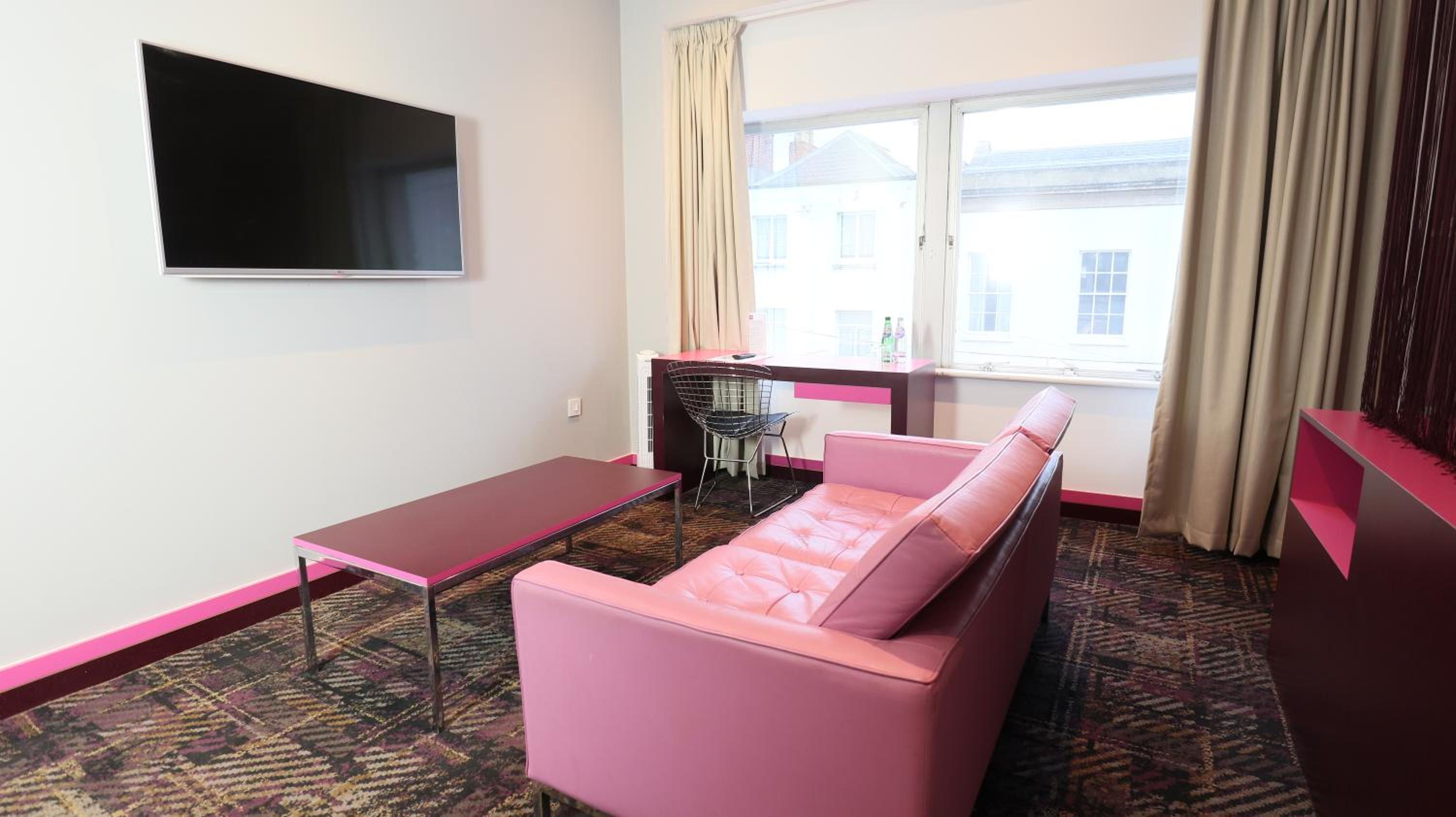 Executive Suite - Photo 11