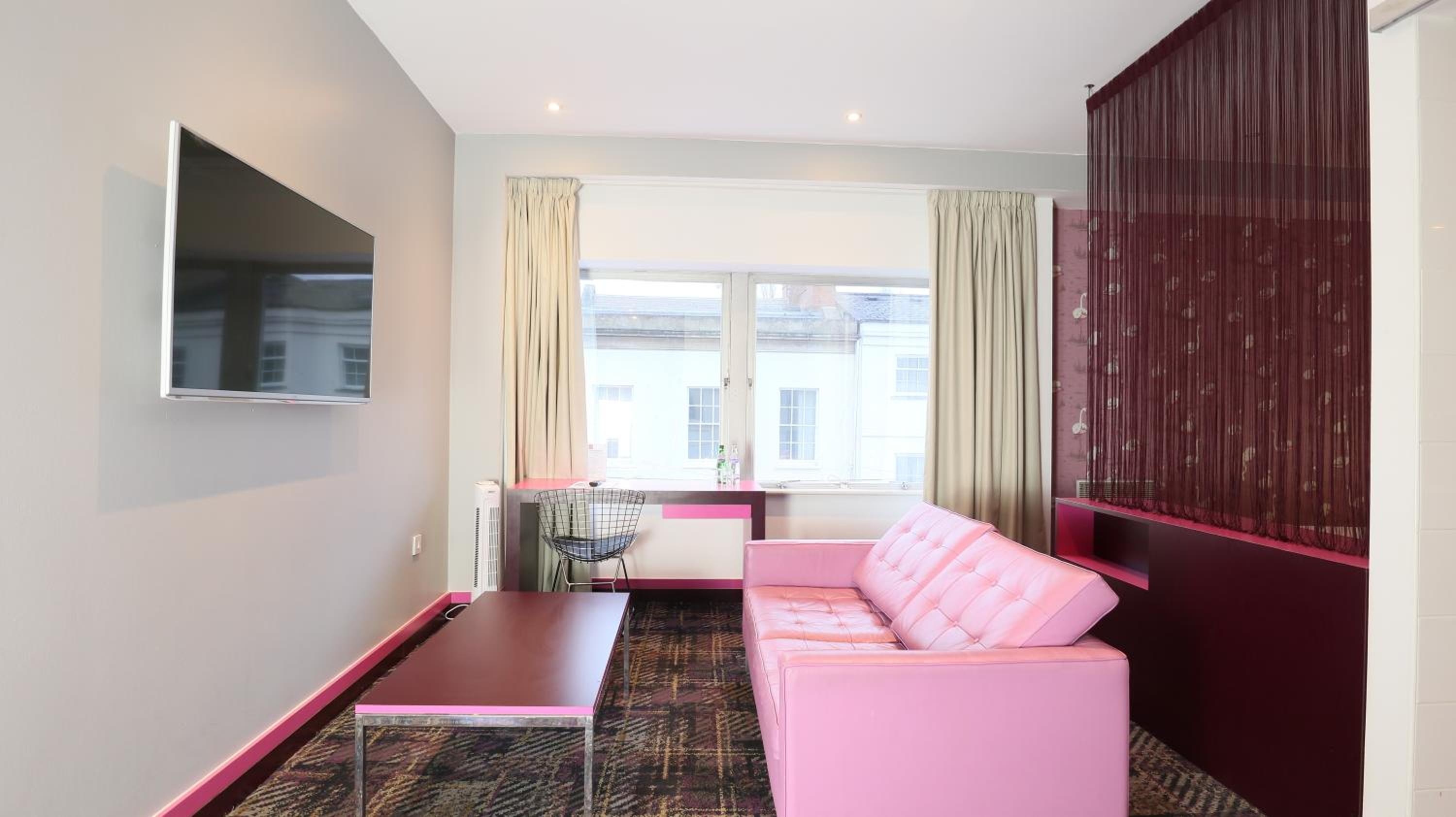 Executive Suite - Photo 5