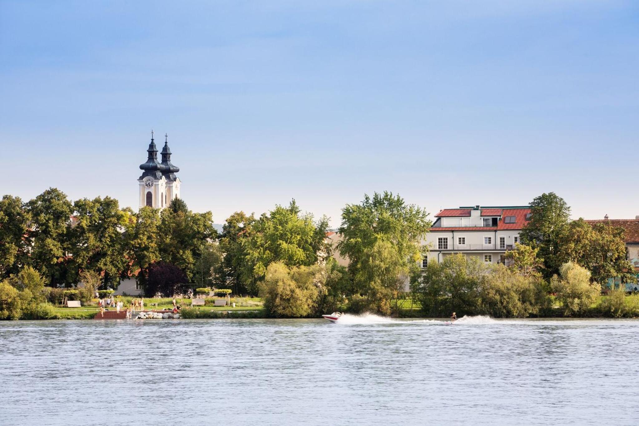 Double Room with Danube View - Photo 2