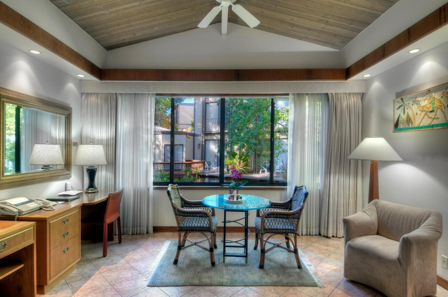 King Suite with Fireplace - Photo 5