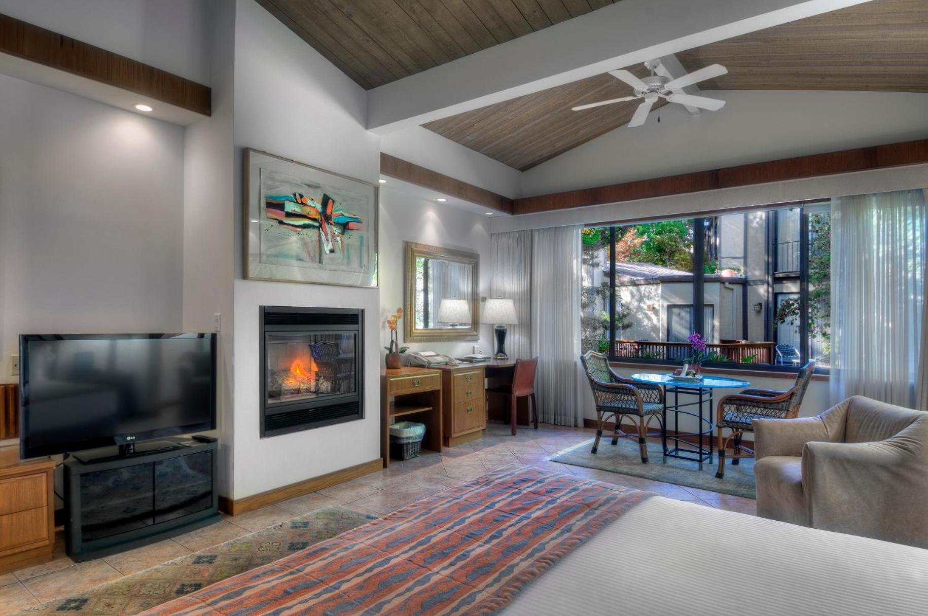 King Suite with Fireplace - Photo 6