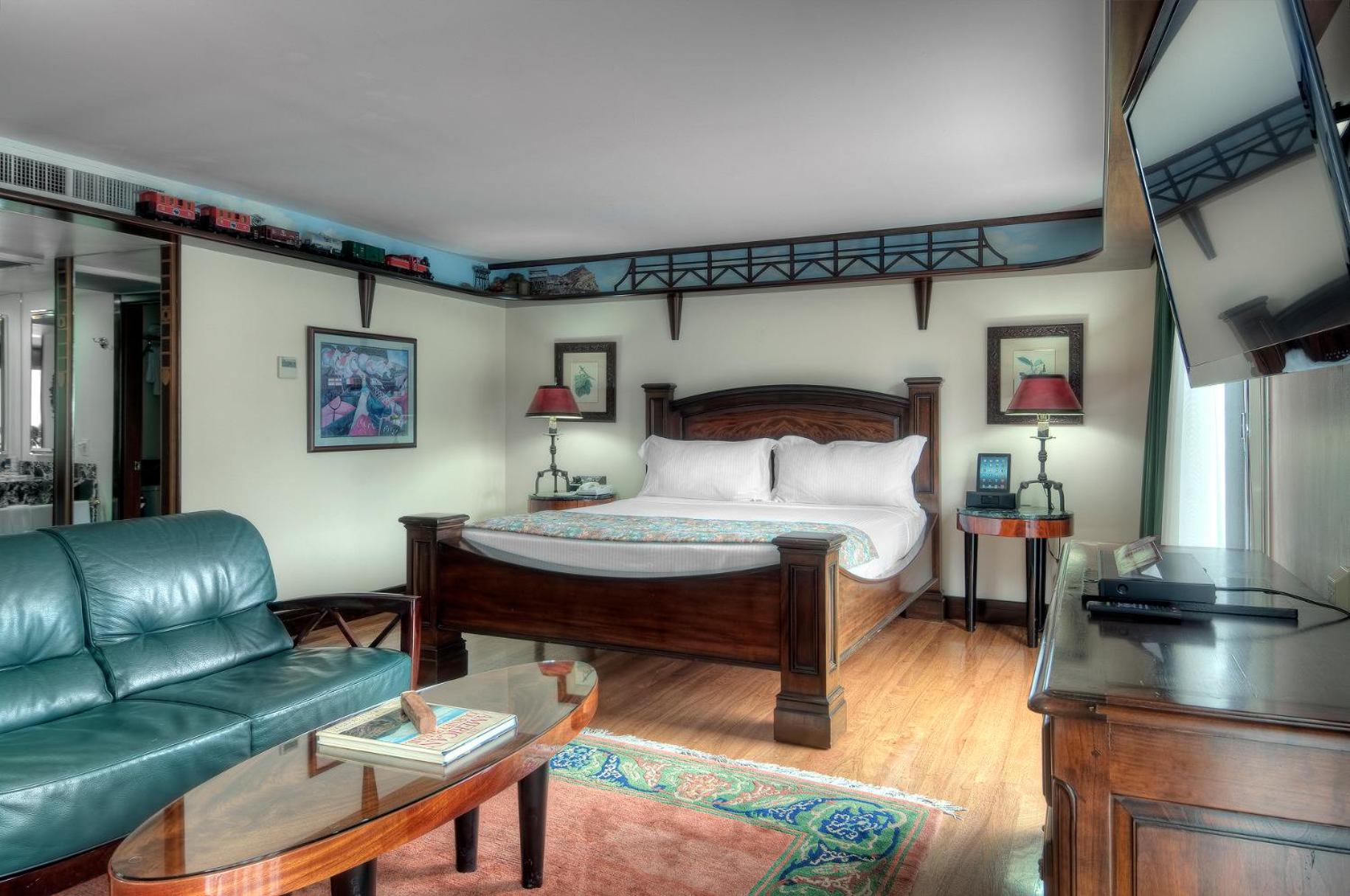 Signature Suite - Photo 1