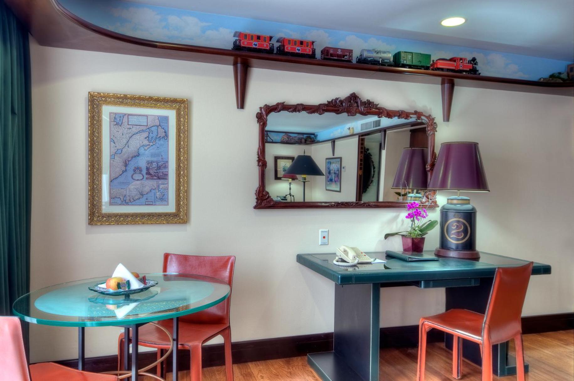 Signature Suite - Photo 5