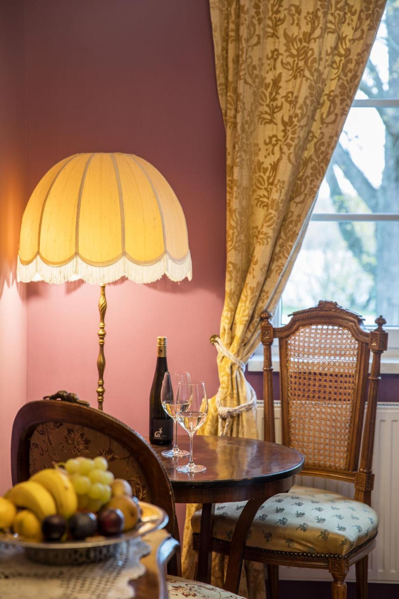 Double Room with Danube View - Photo 6