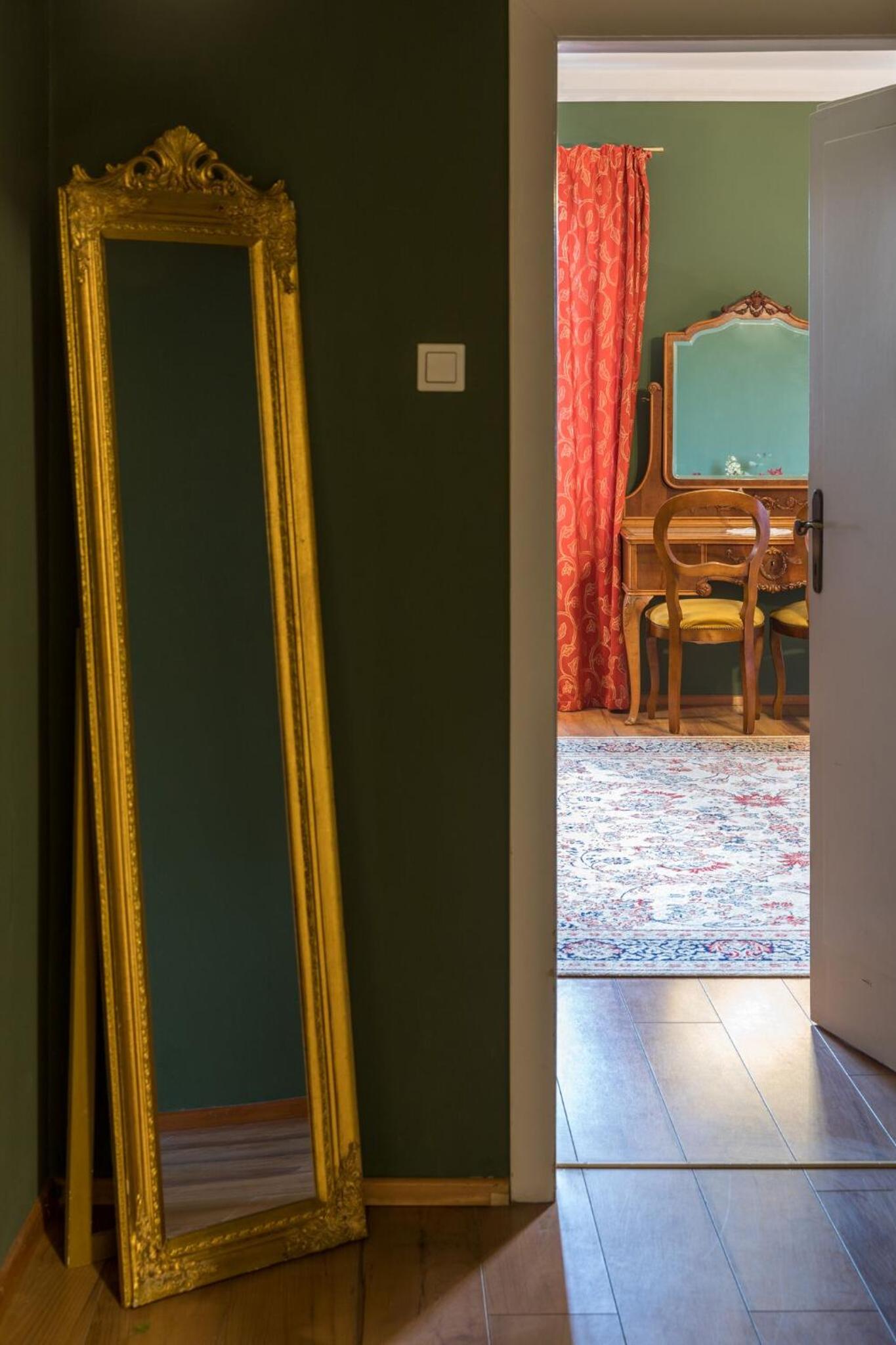 Family Room - Photo 4