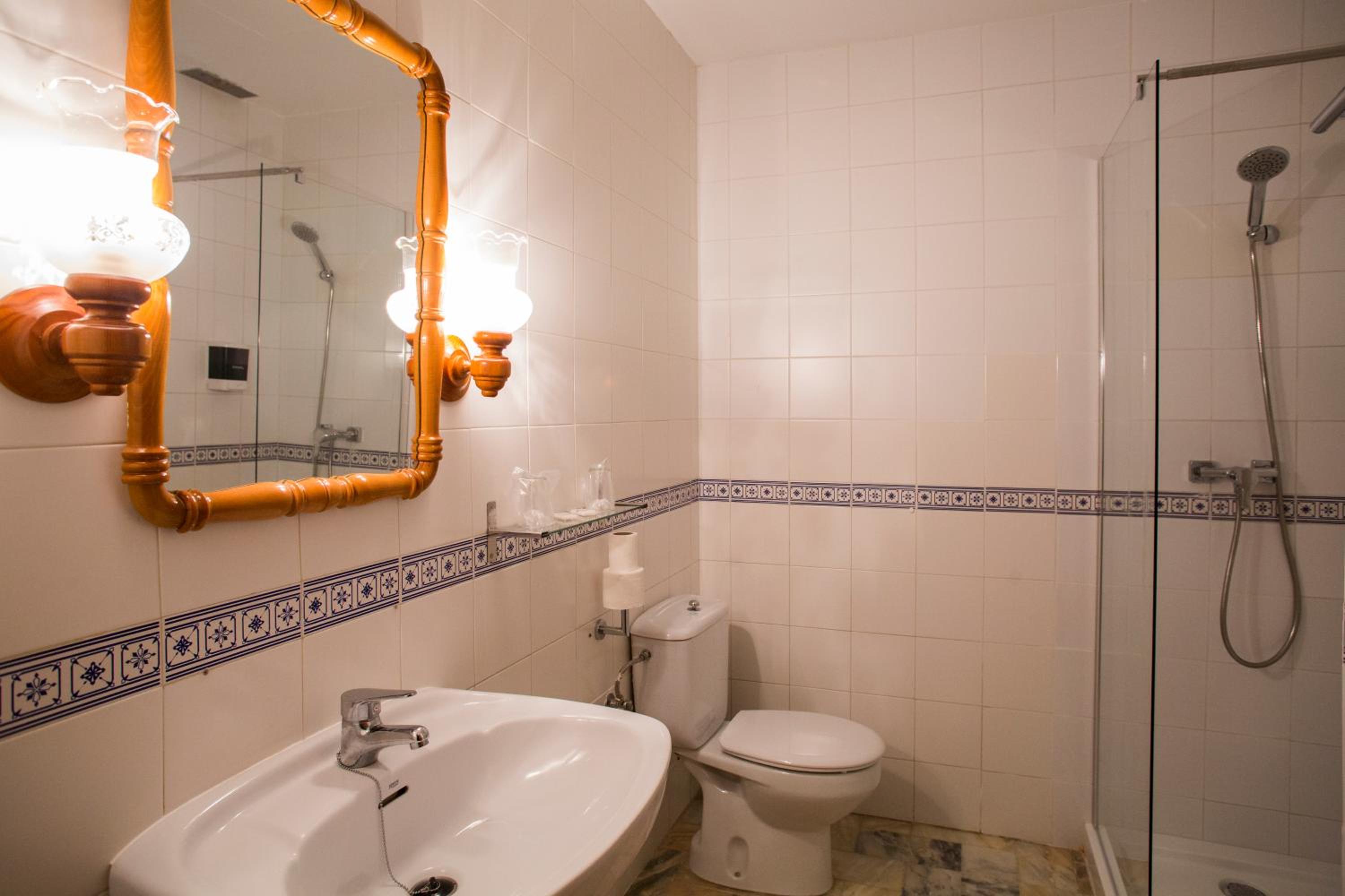 Twin Room - Photo 7