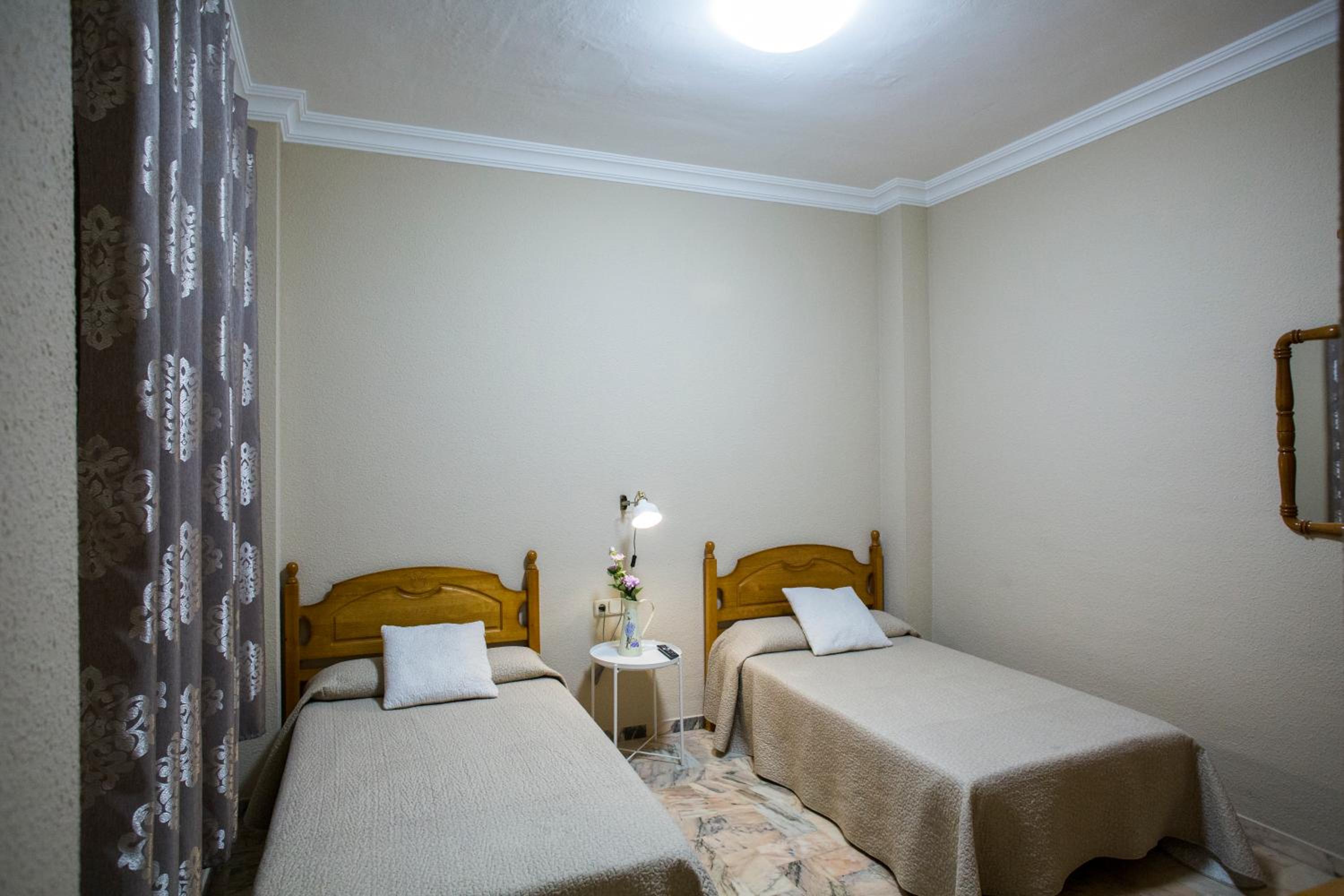 Twin Room - Photo 1