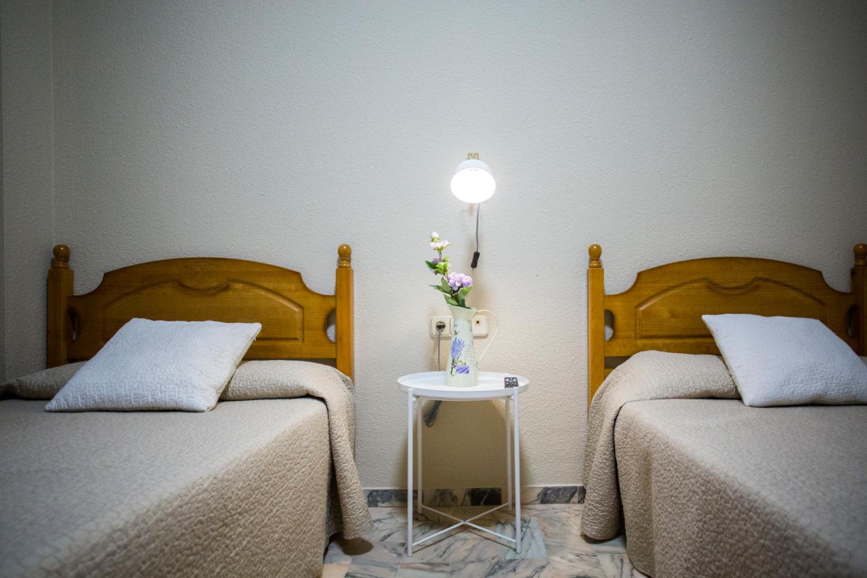 Twin Room - Photo 13