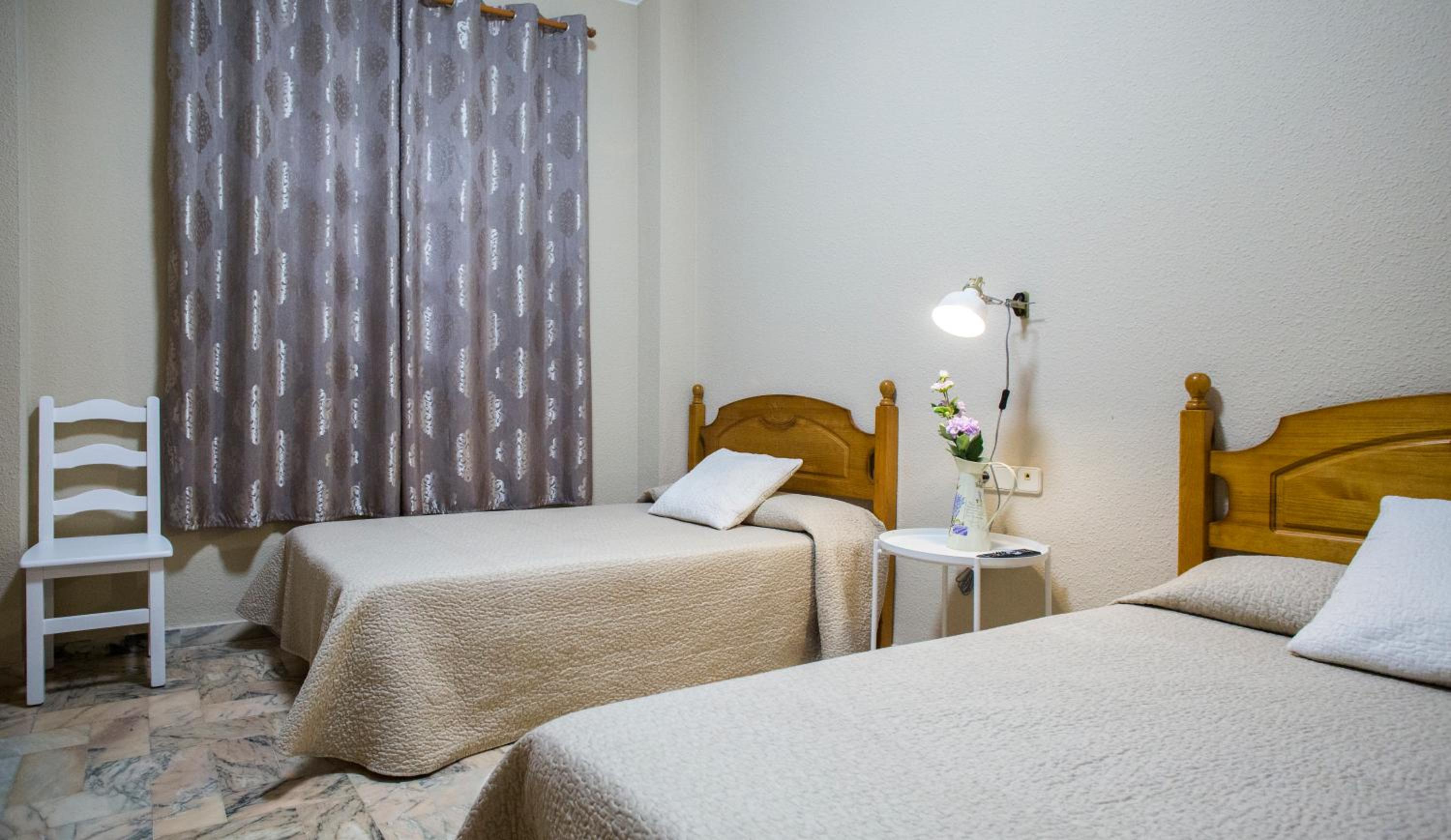 Twin Room - Photo 14