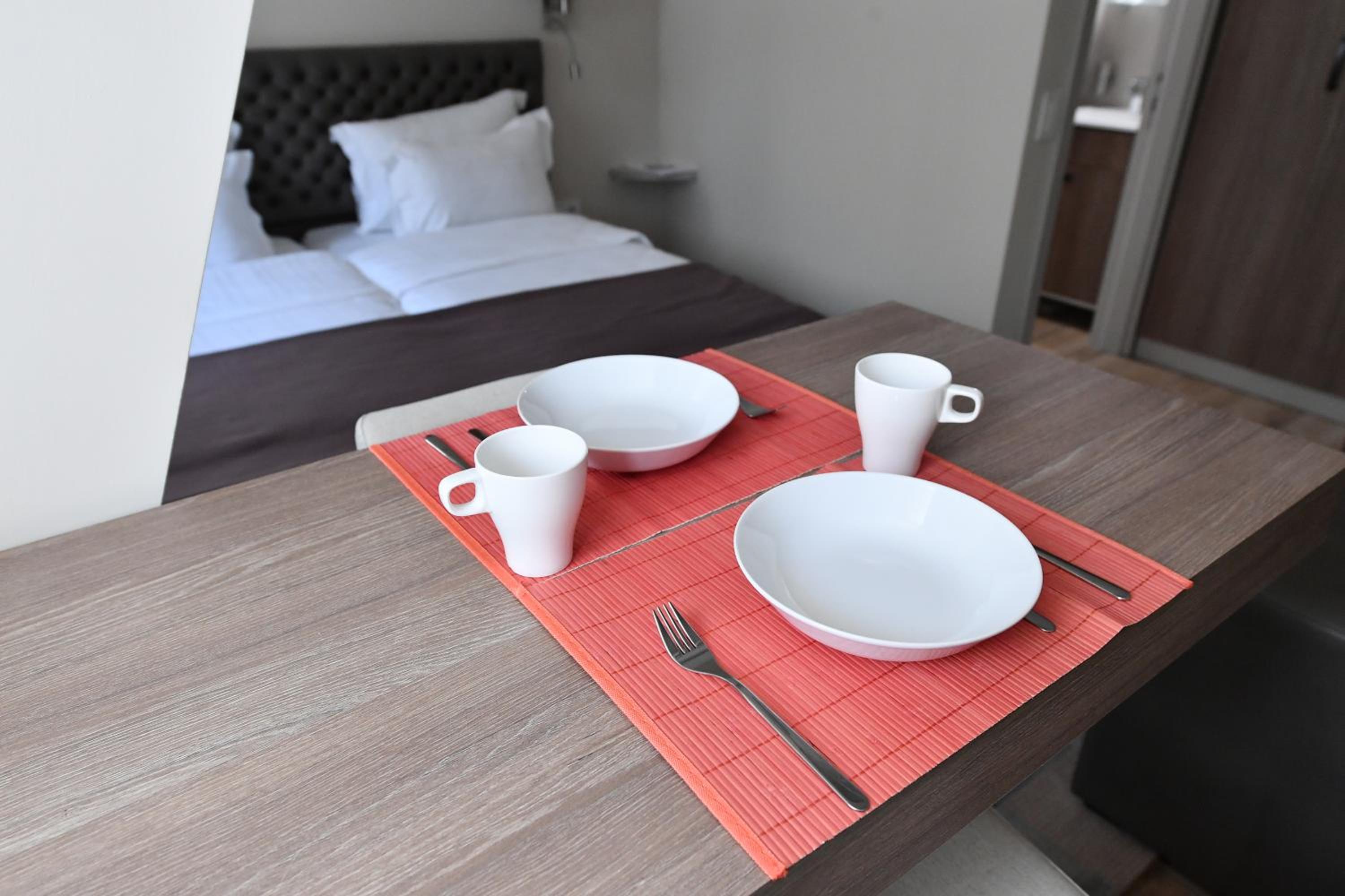Deluxe Apartment with Free Parking - Photo 12