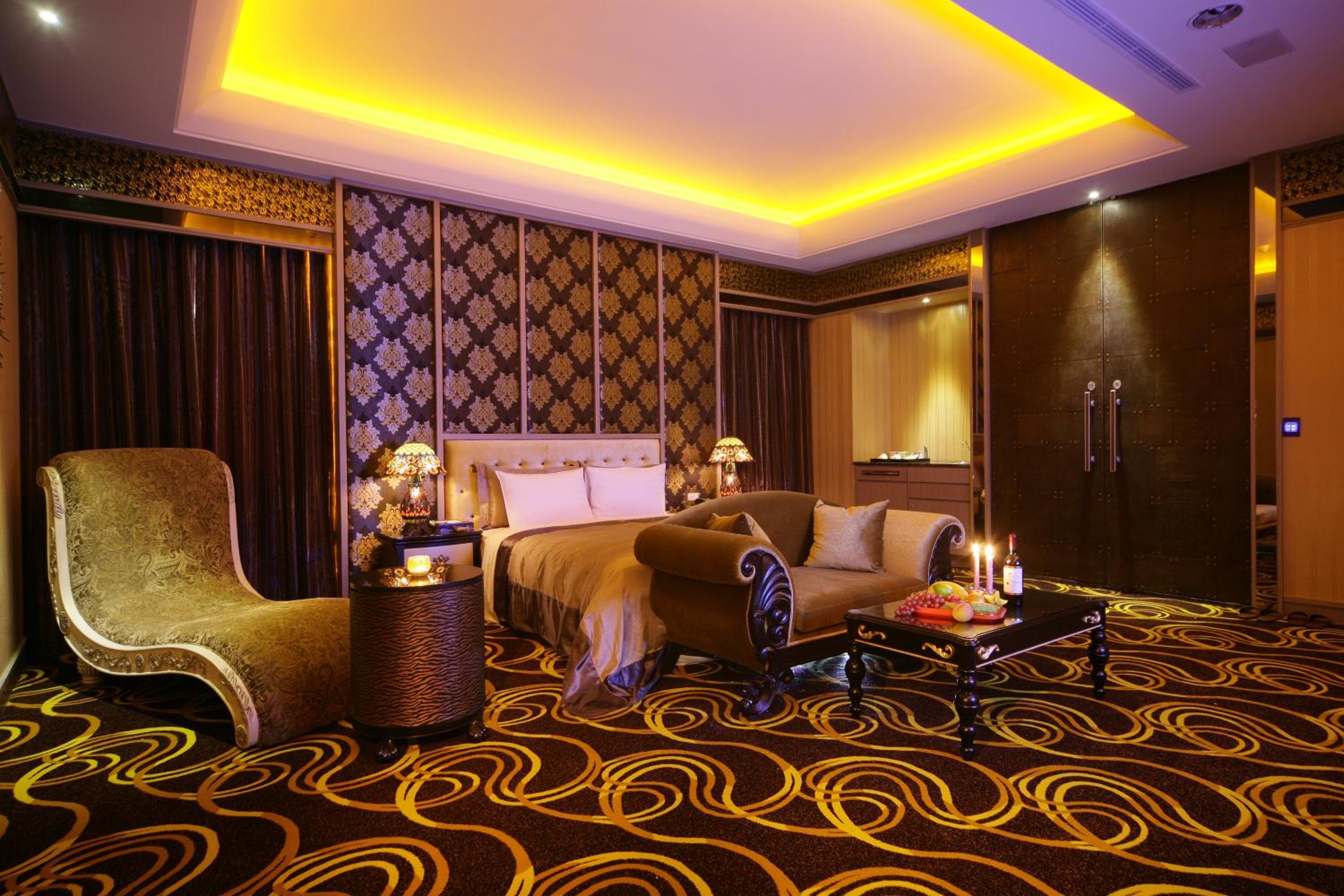 King Room with Spa Bath (Check-In After 21:00) photo 1