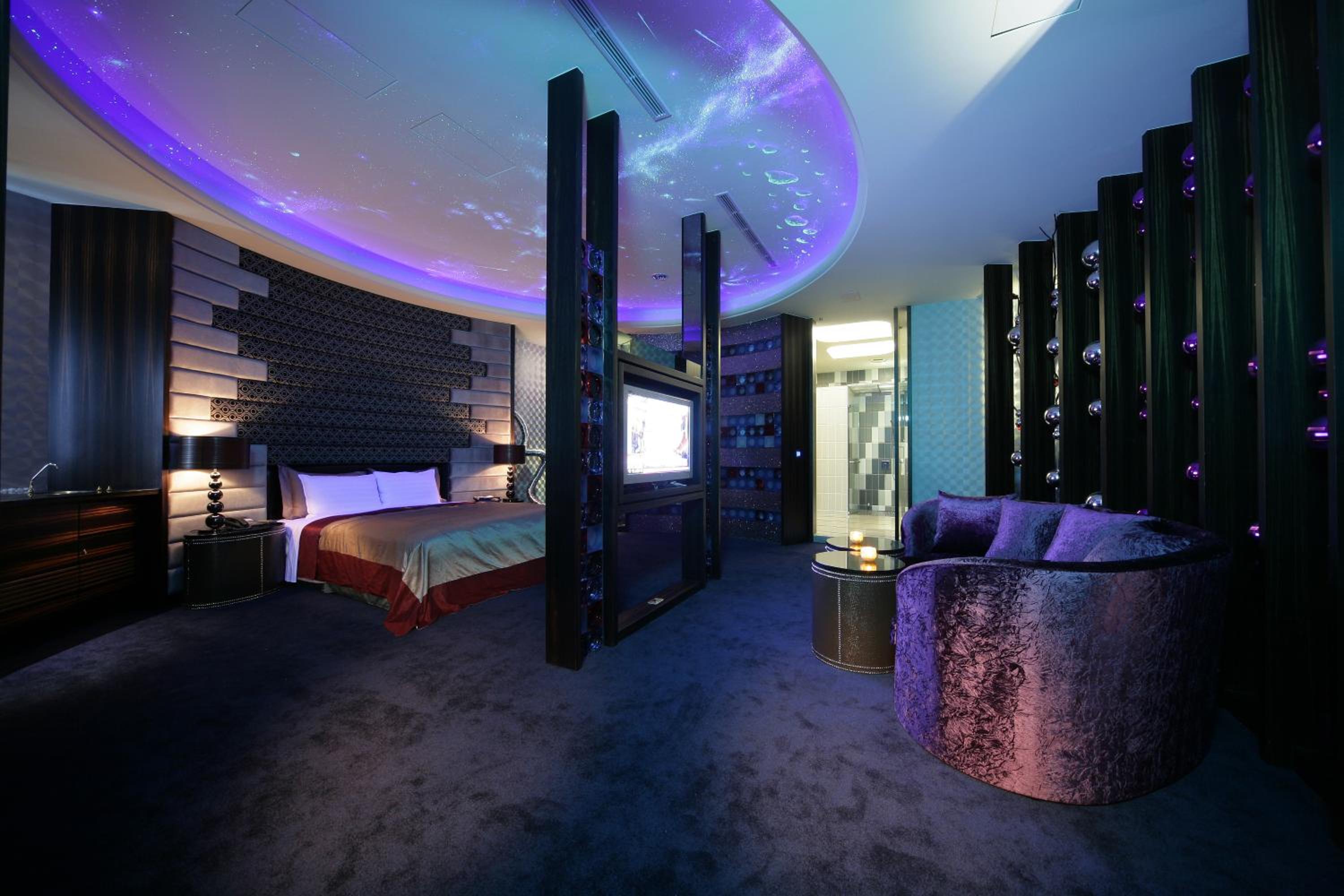 King Room with Spa Bath (Check-In After 21:00) photo 2