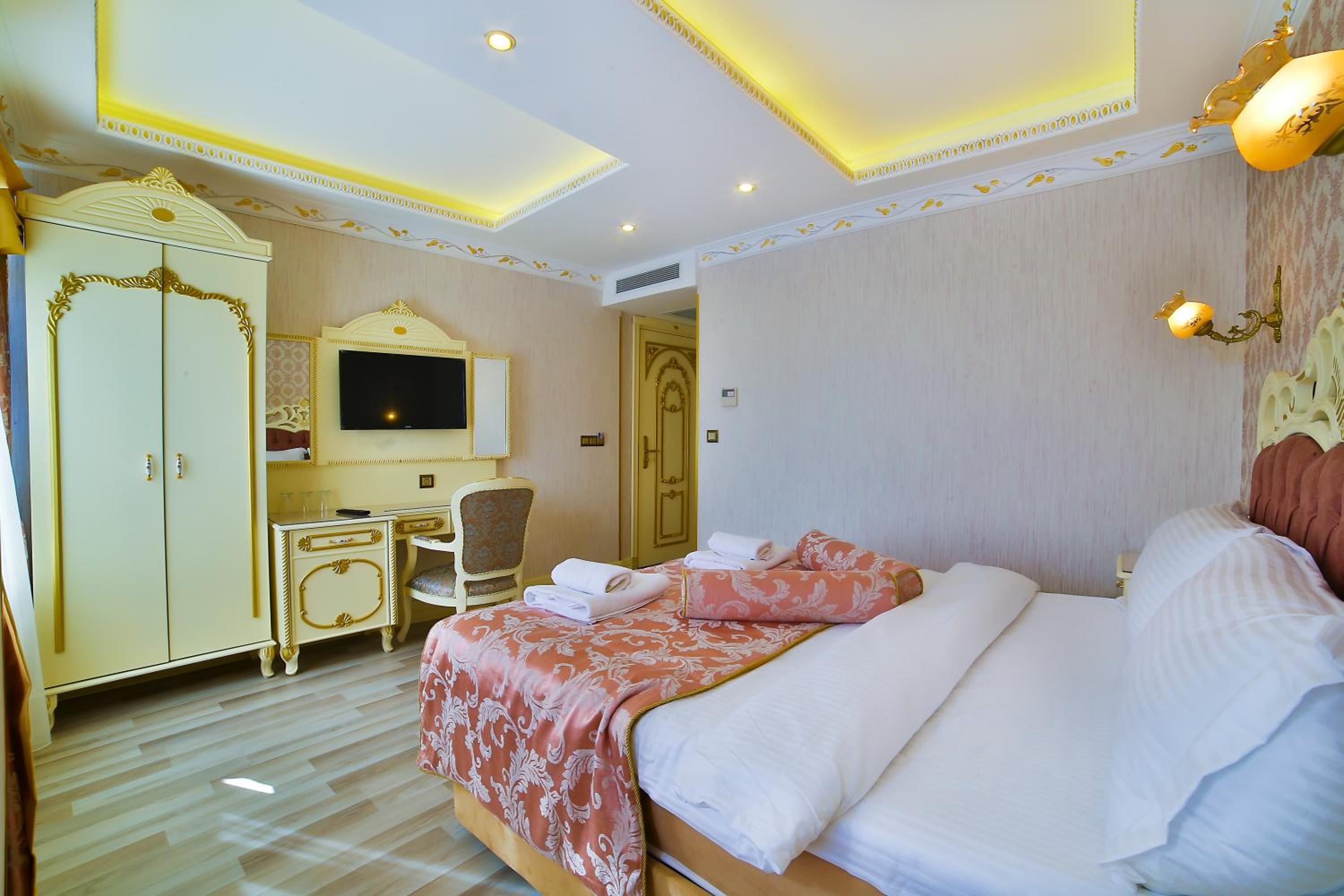 Family Room with Side Sea View photo 3