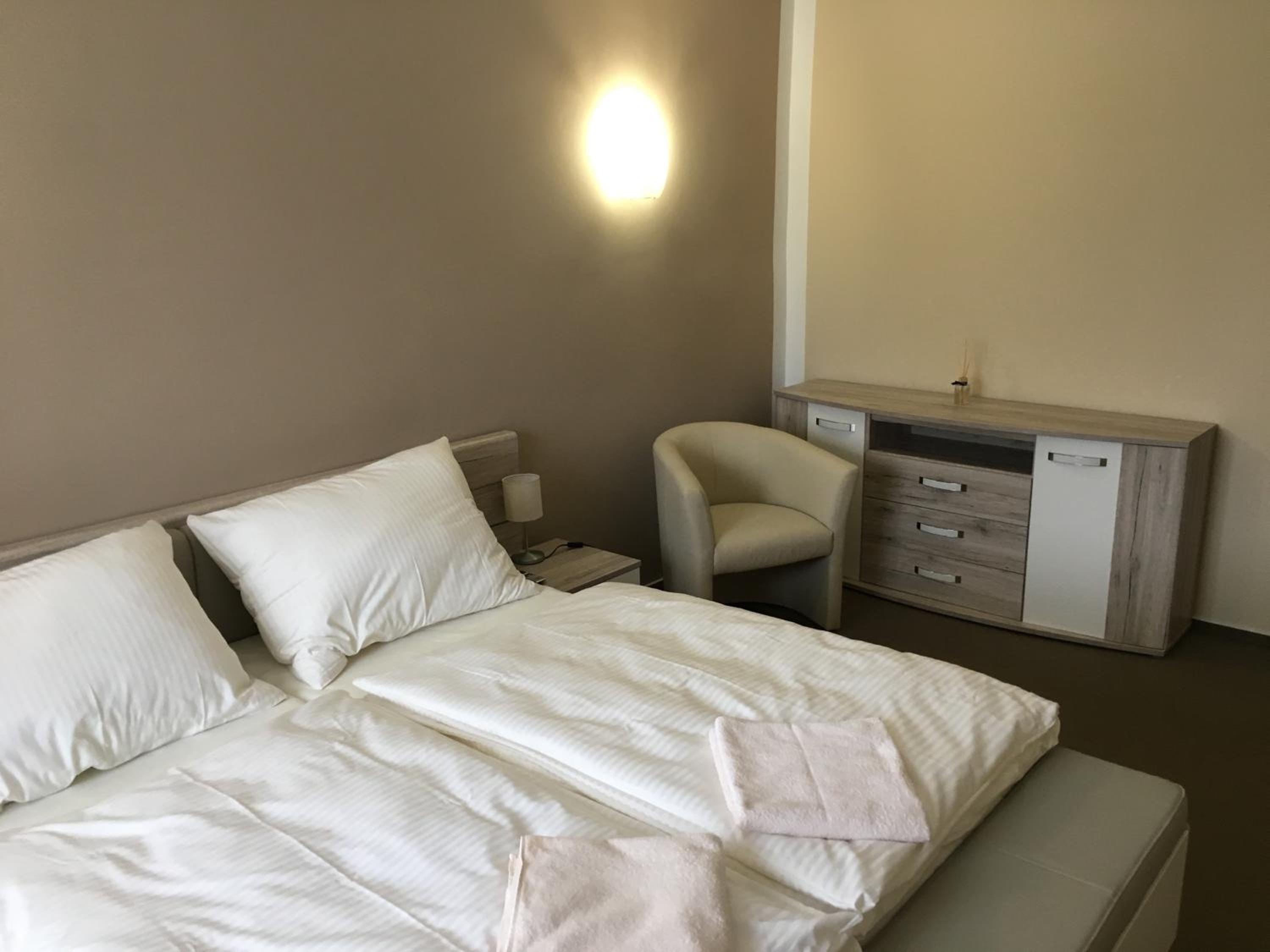 Deluxe Double Room with Shower photo 2