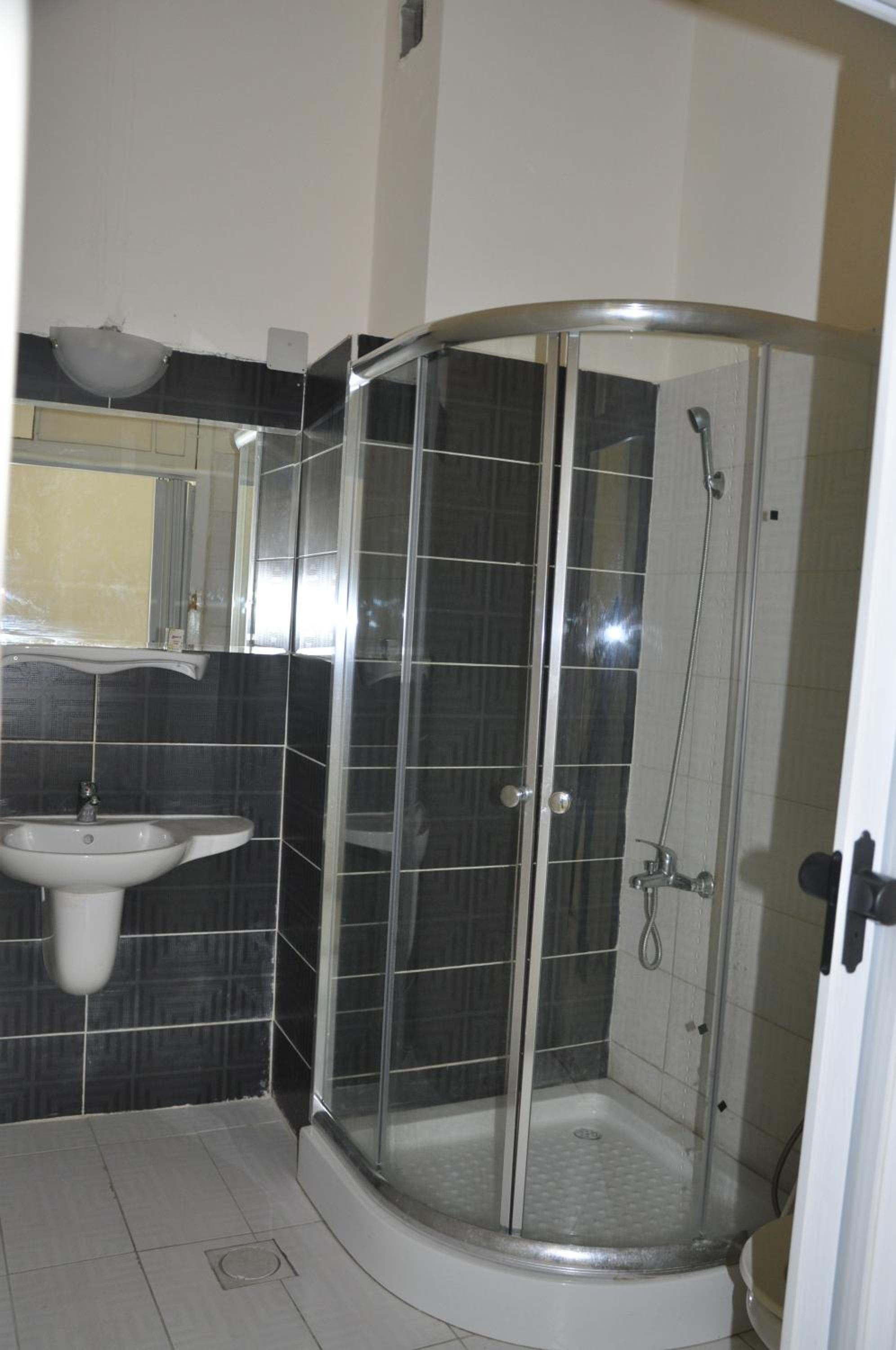Standard Twin Room - Photo 11